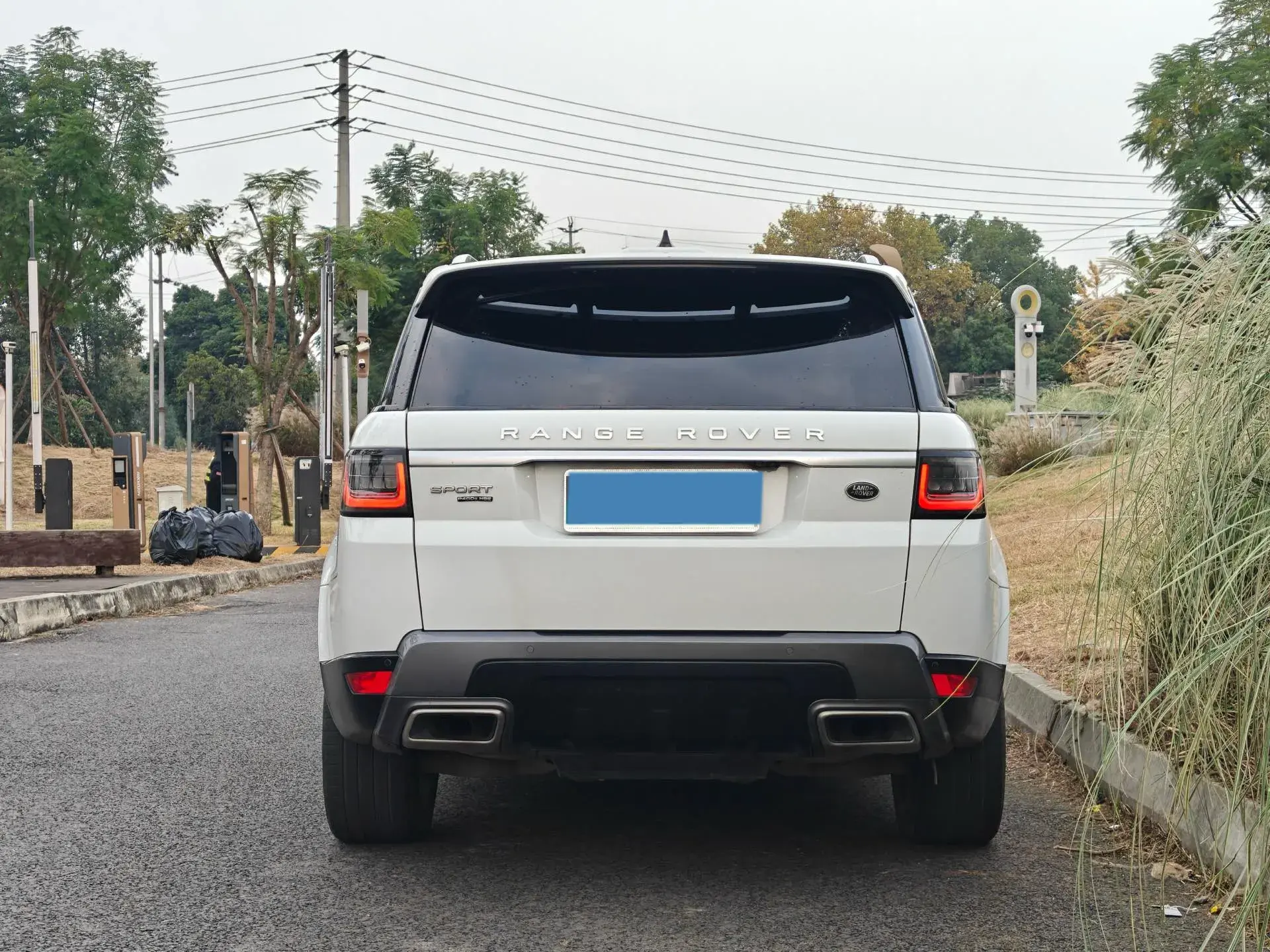 2018 LAND ROVER thumbnail 4