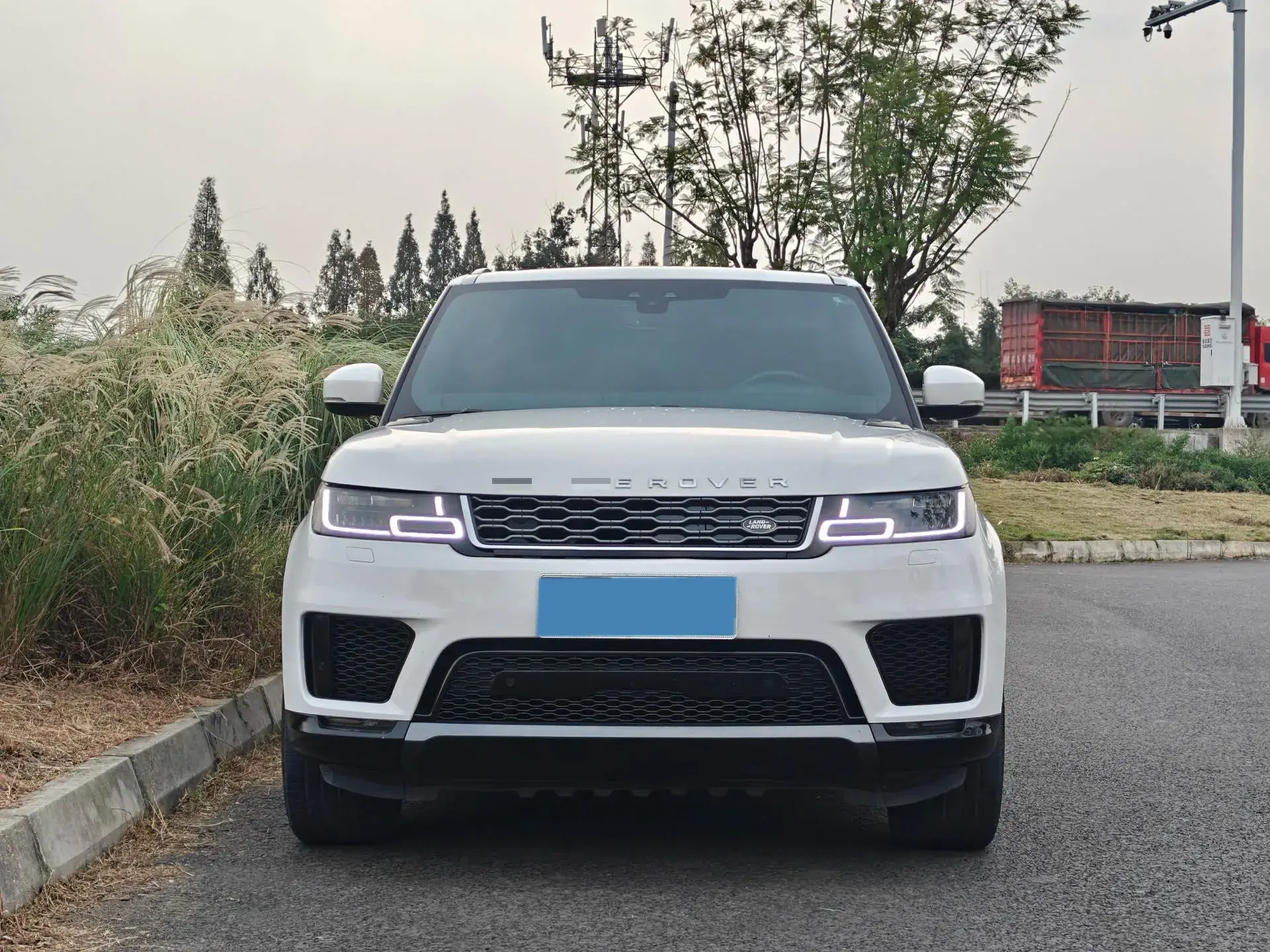 2018 LAND ROVER thumbnail 2