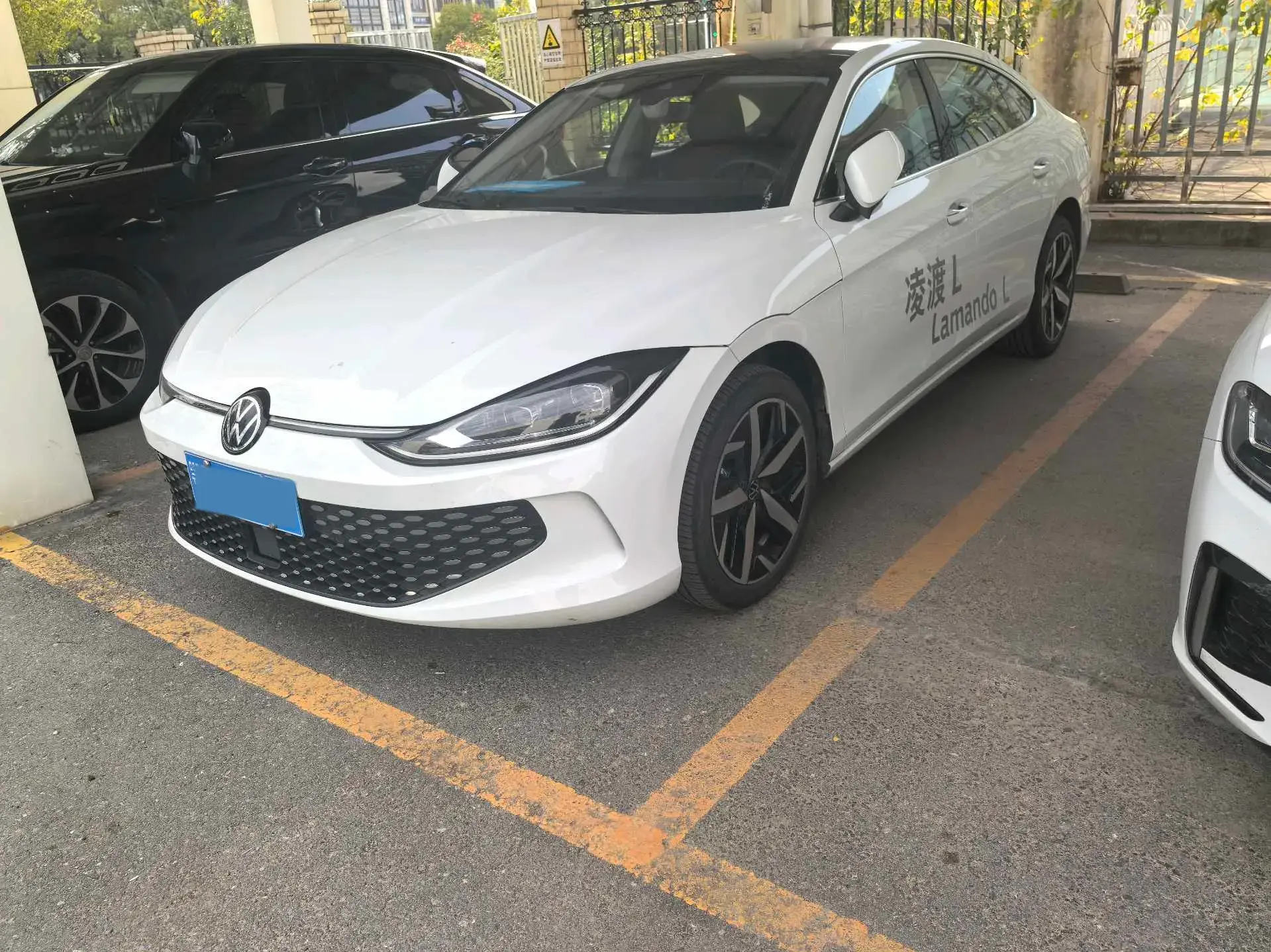 2024 VOLKSWAGEN LAMANDO view 1