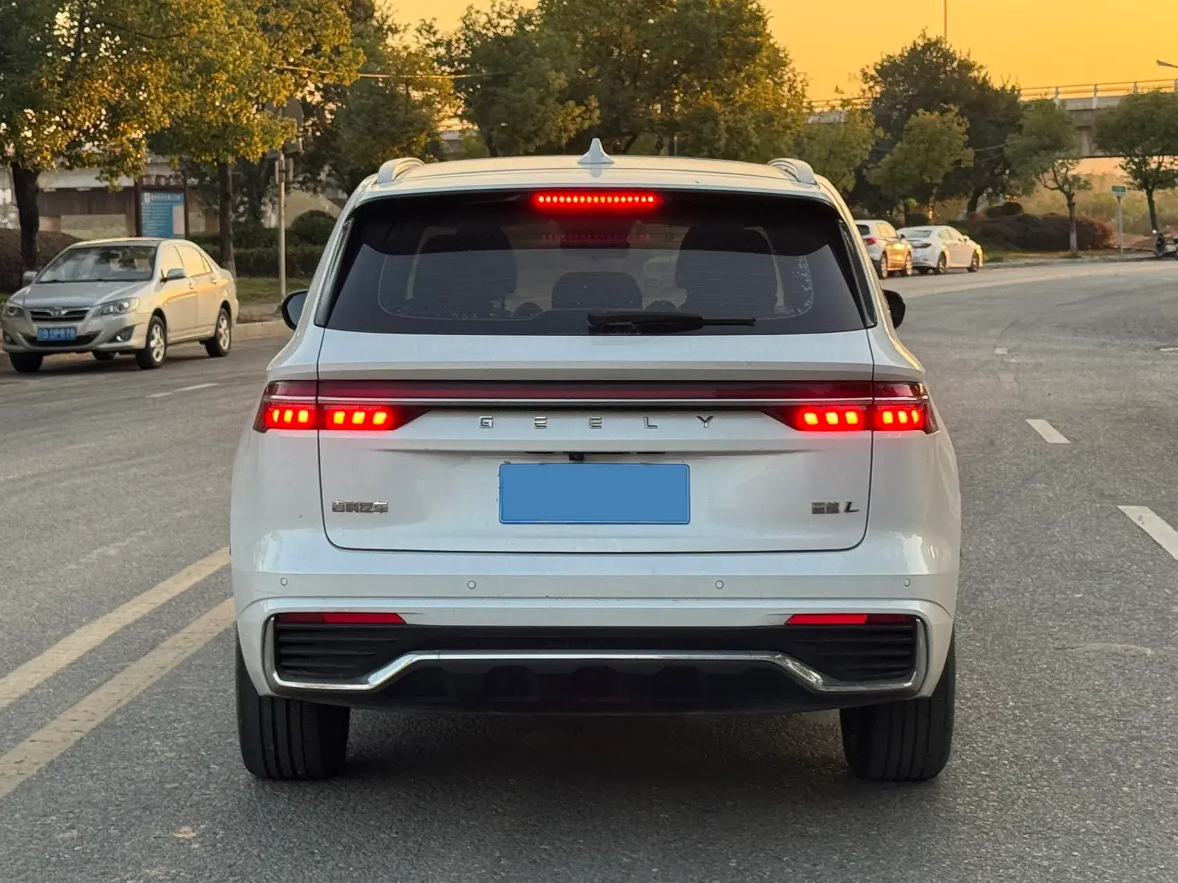 2021 GEELY MONJARO thumbnail 4