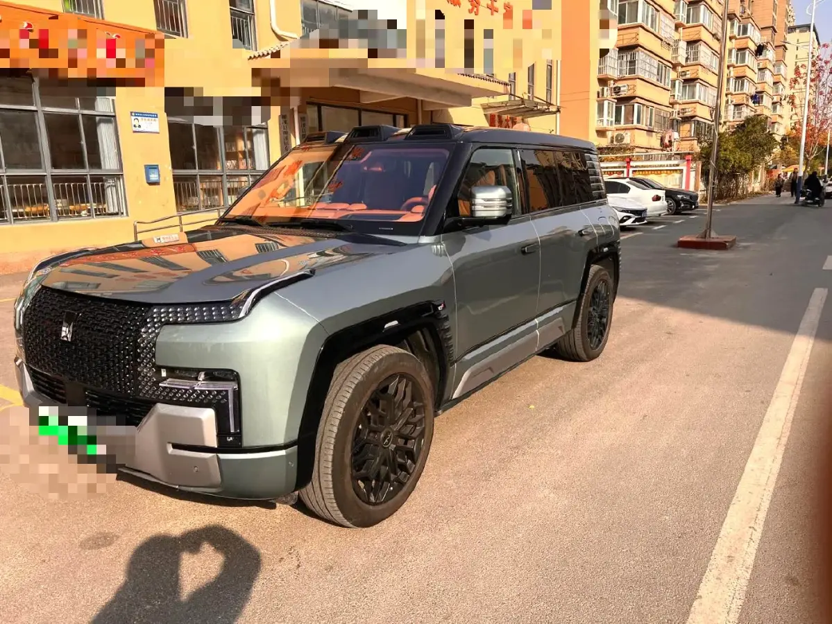 2023 YangWang U8 2.0T 272HP L4 REEV 49.05KWH