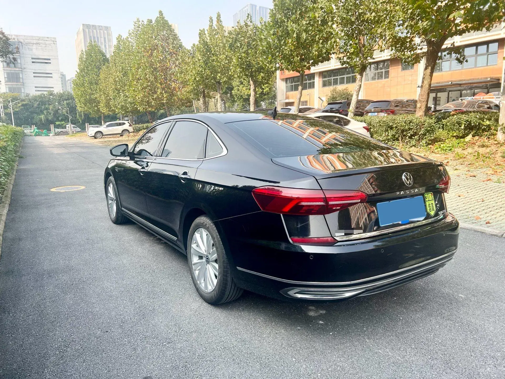 2021 VOLKSWAGEN PASSAT thumbnail 4