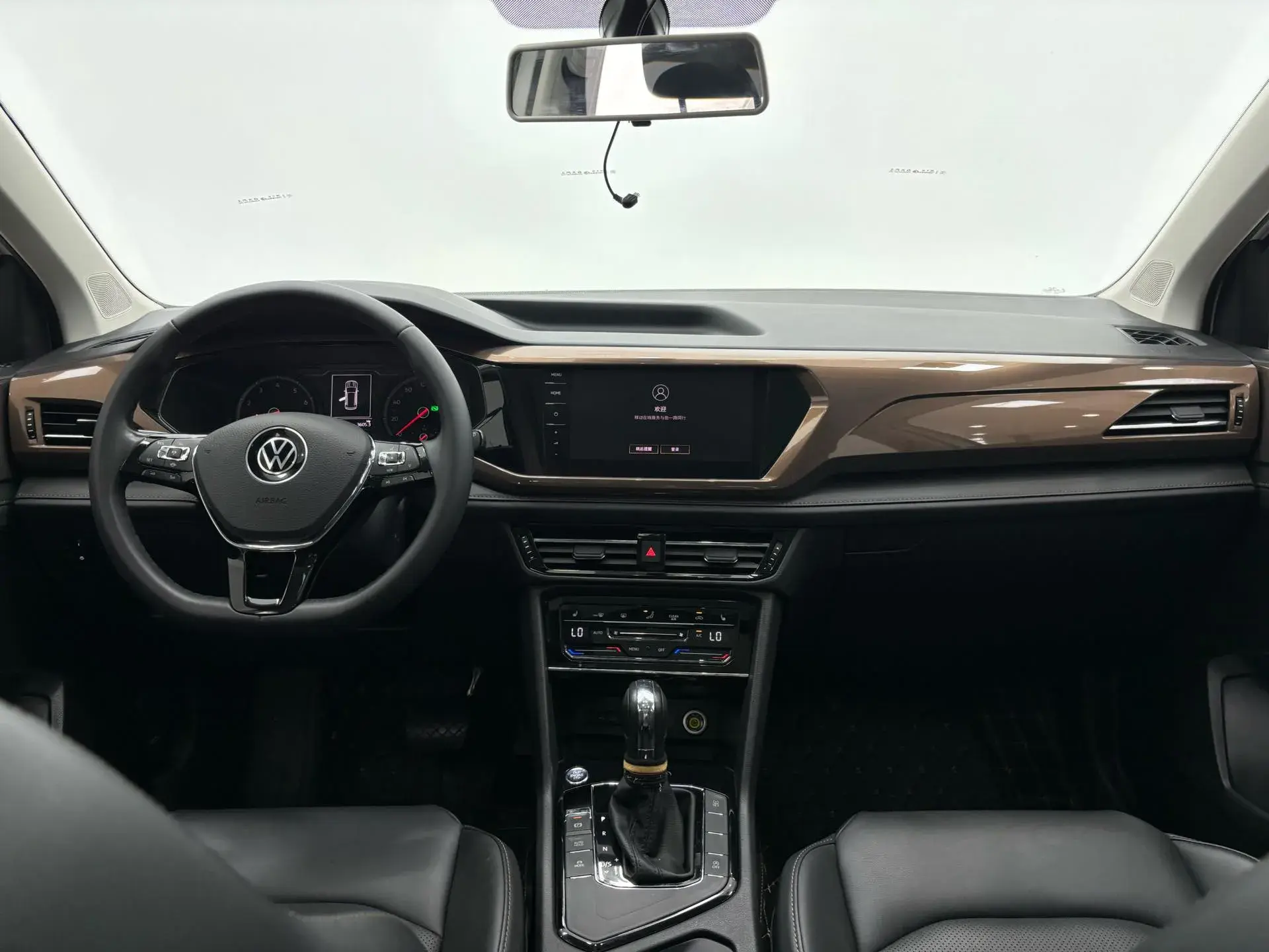 2021 VOLKSWAGEN THARU thumbnail 4