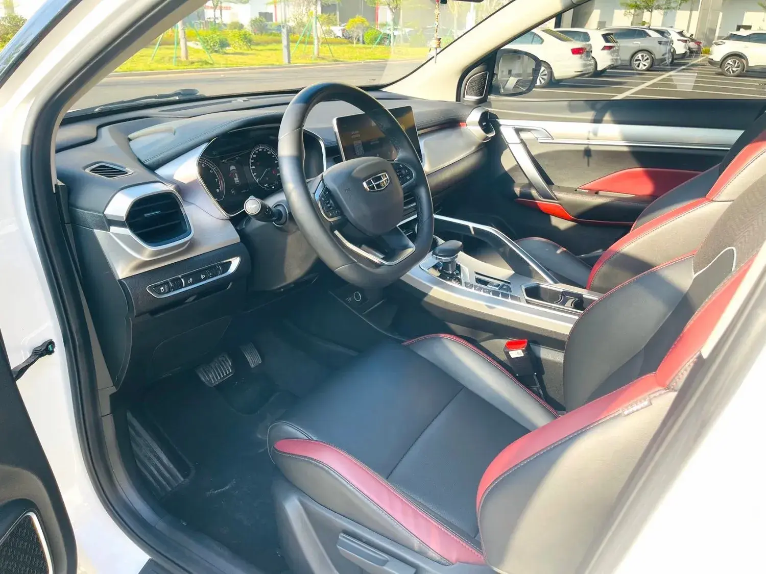 2021 GEELY COOLRAY thumbnail 4