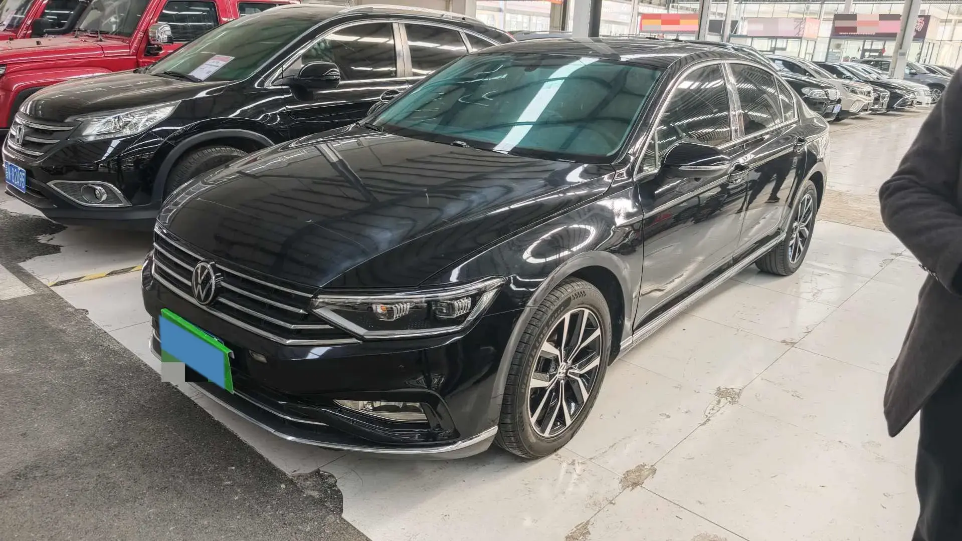 2020 VOLKSWAGEN MAGOTAN view 1