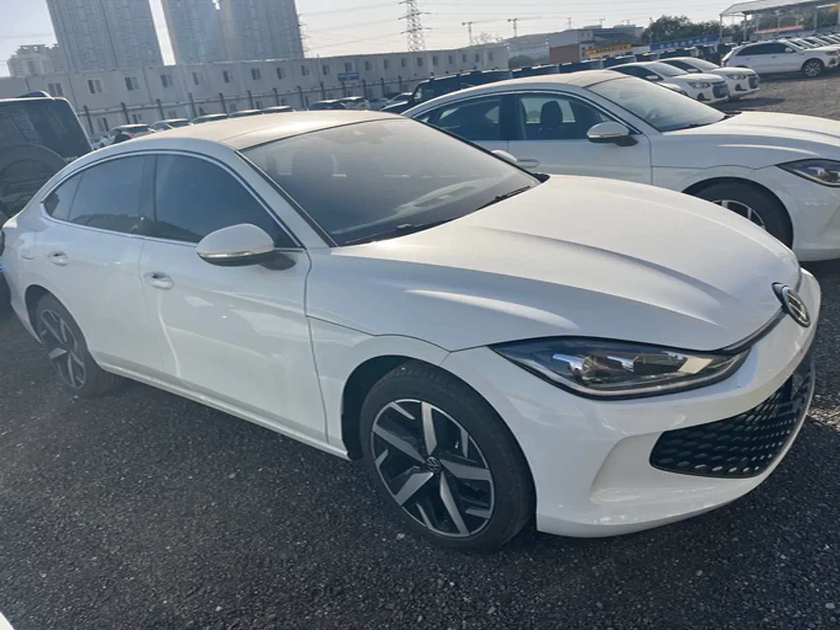 2024 VOLKSWAGEN LAMANDO thumbnail 3