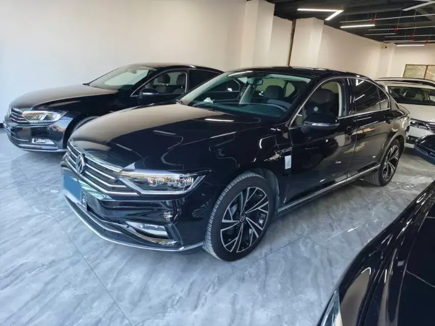 2021 VOLKSWAGEN MAGOTAN view 1