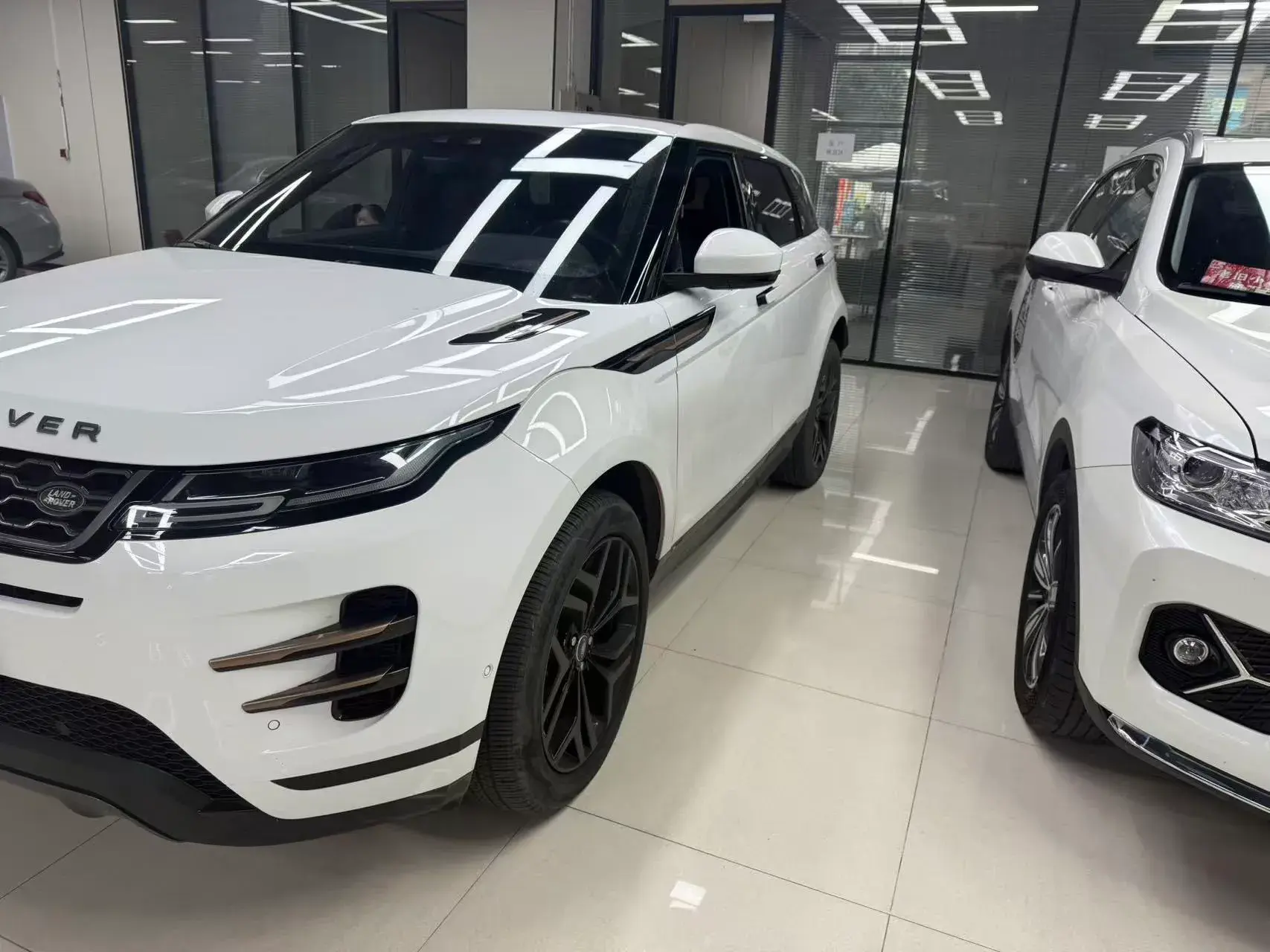 2020 LAND ROVER view 1
