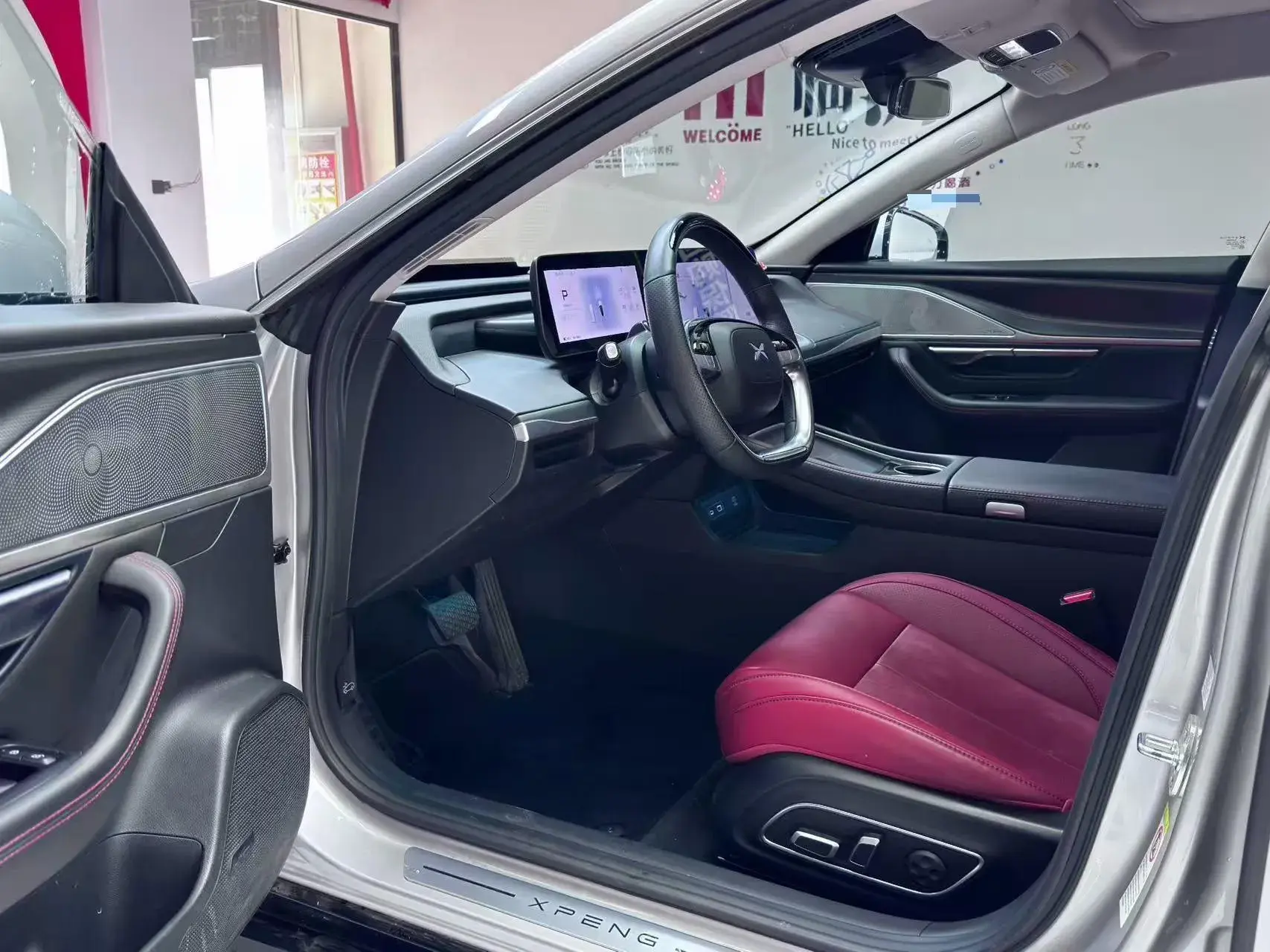 2023 XPENG P7 thumbnail 3