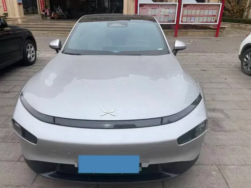 2023 XPENG P7 thumbnail 3