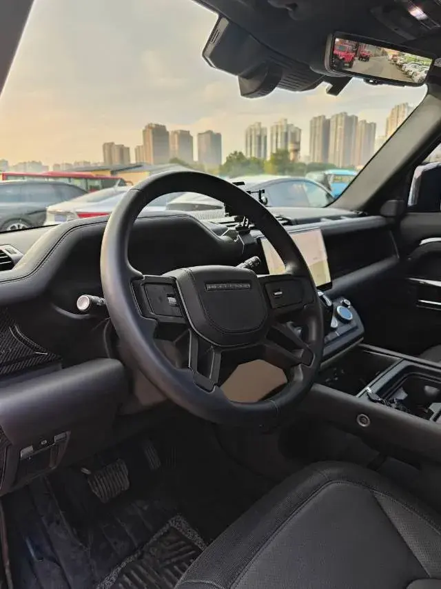 2019 LAND ROVER thumbnail 4