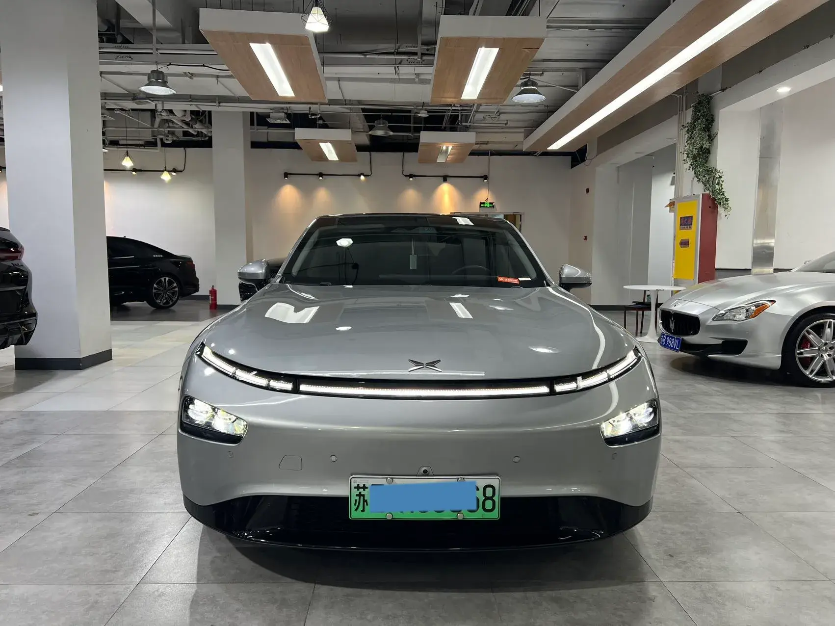 2022 XPENG P7 thumbnail 2