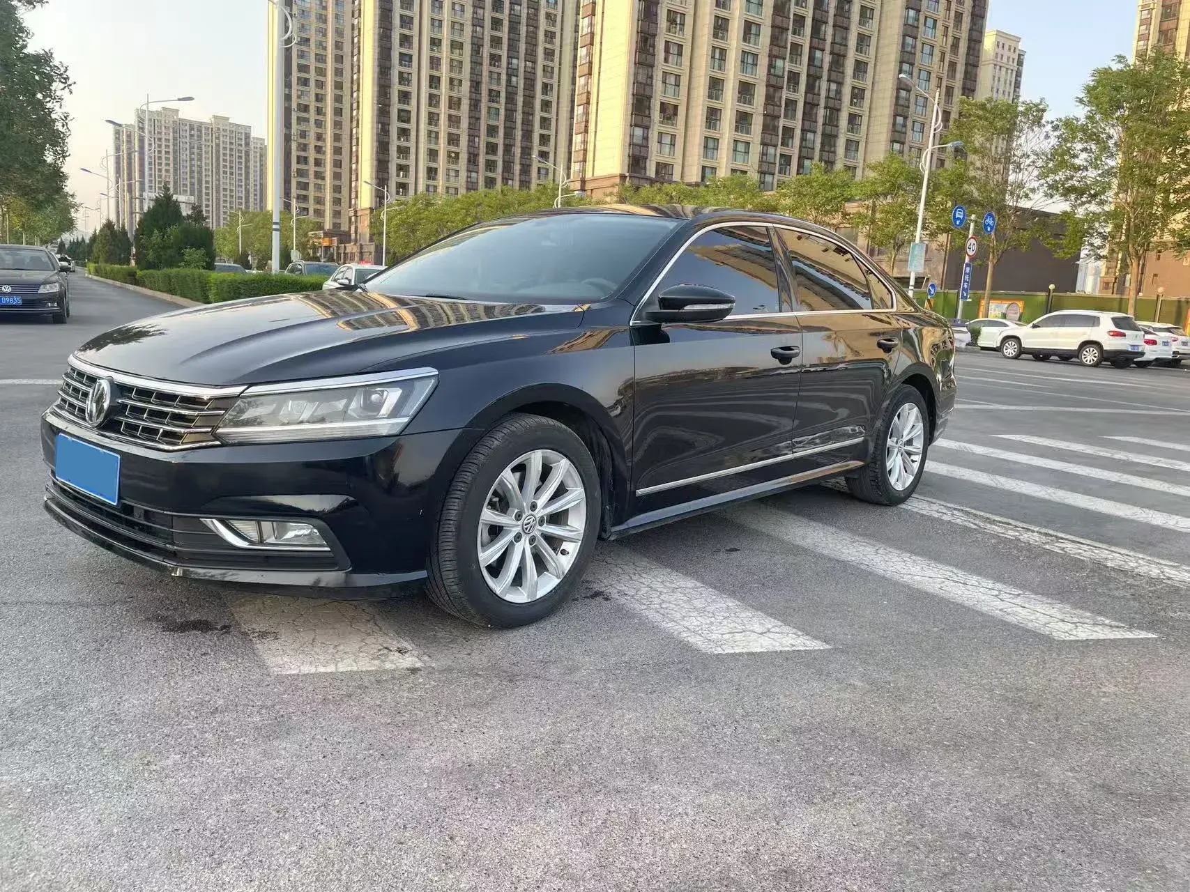 2017 VOLKSWAGEN PASSAT view 1