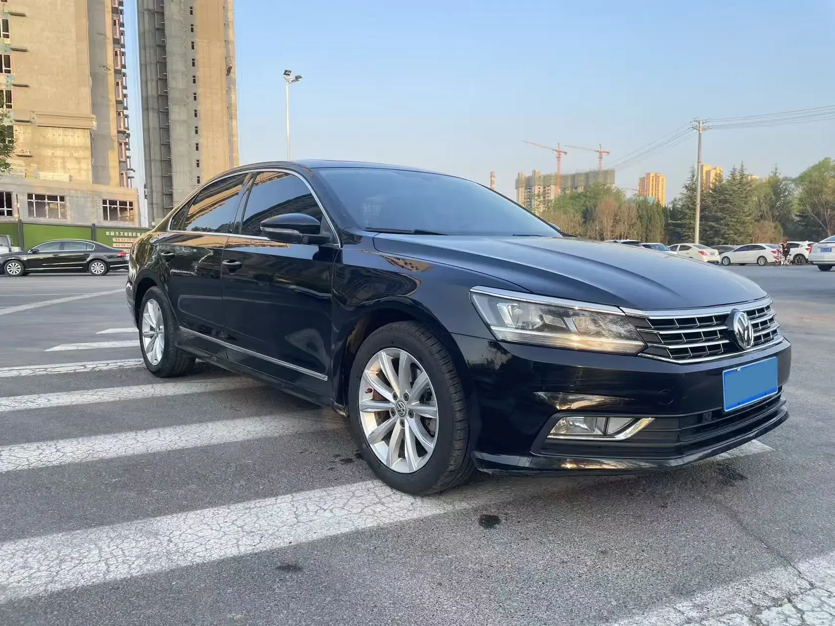 2017 VOLKSWAGEN PASSAT thumbnail 3