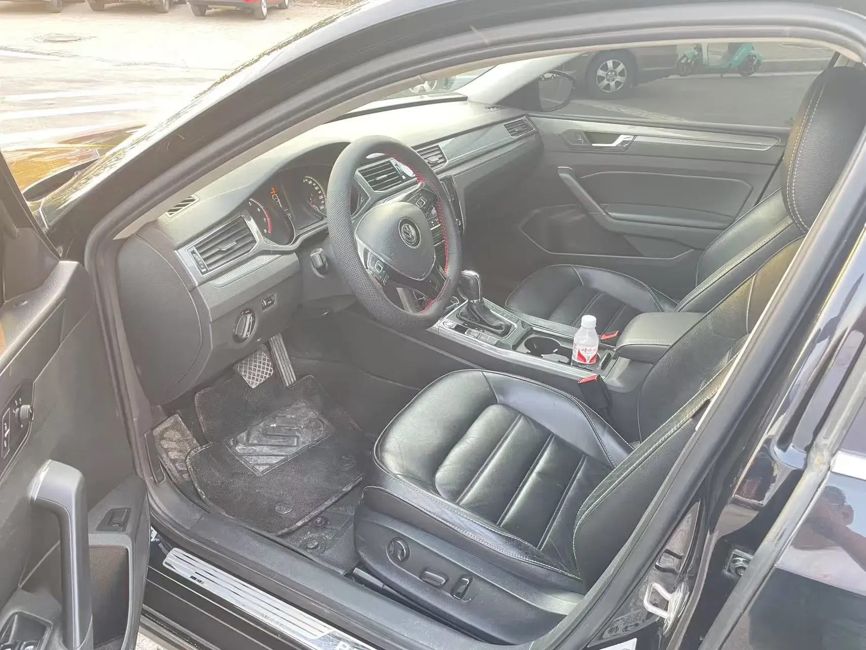 2017 VOLKSWAGEN PASSAT thumbnail 4