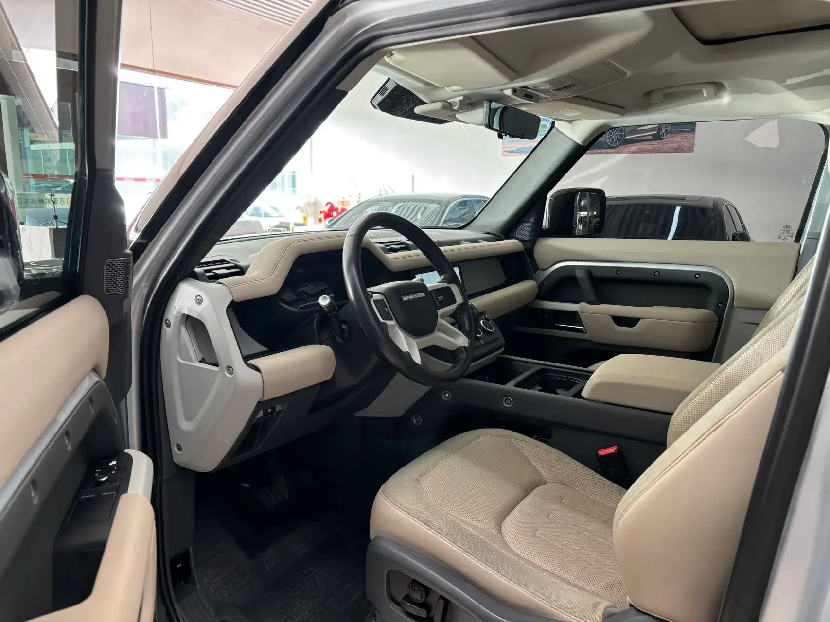 2021 LAND ROVER thumbnail 4