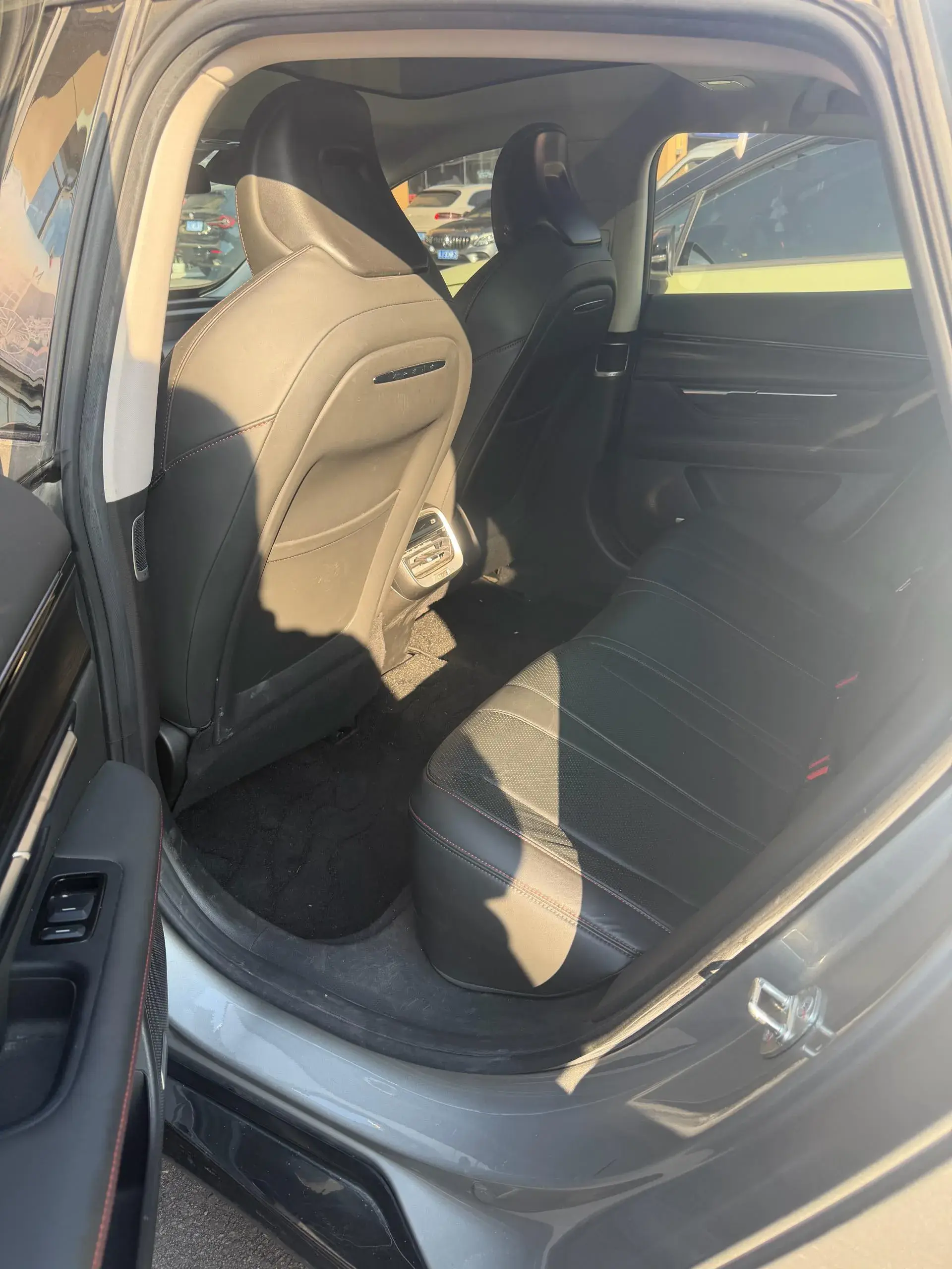 2021 XPENG P7 thumbnail 3