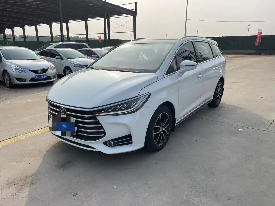 2017 BYD SONG view 1