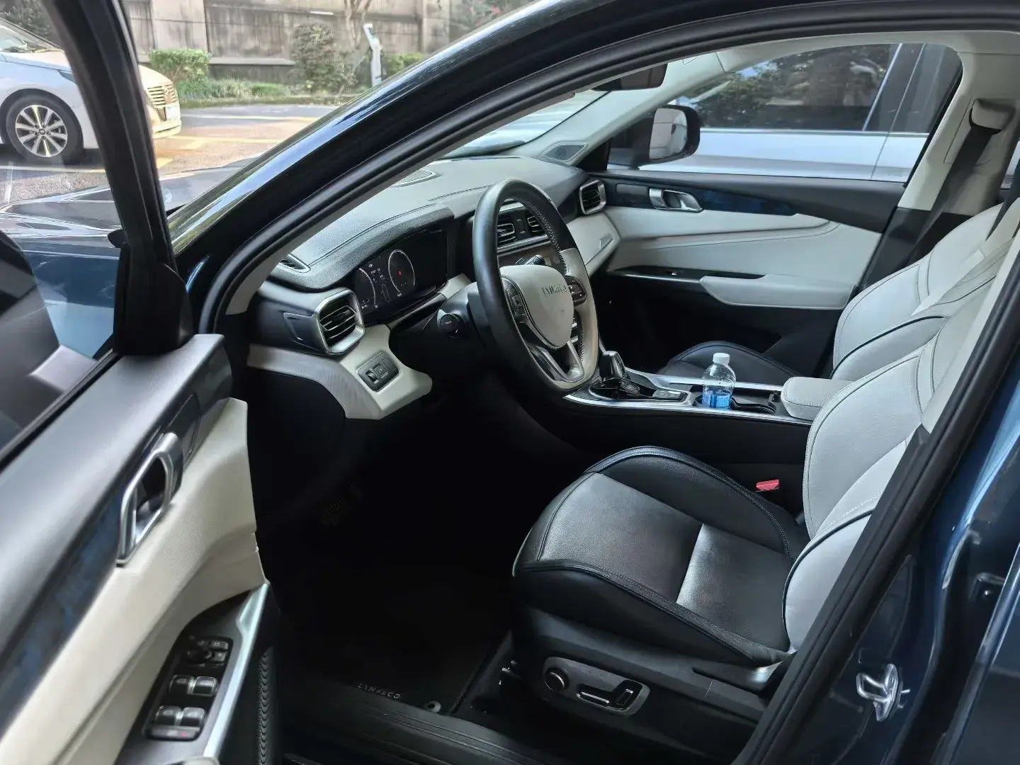 2018 LYNK&CO 01 thumbnail 4