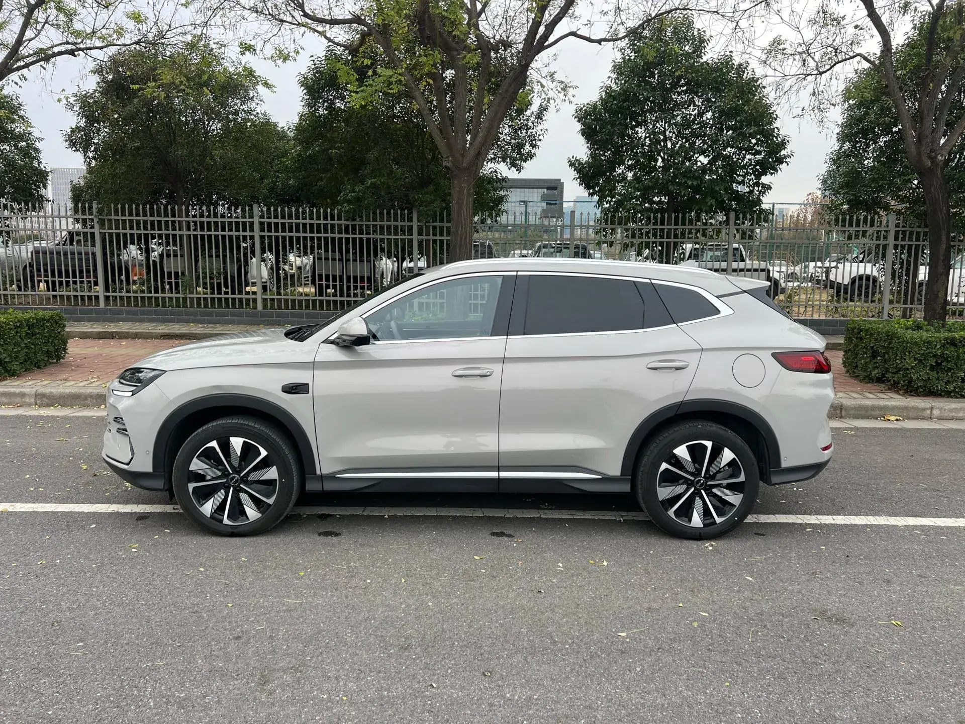 2025 BYD SONG thumbnail 2