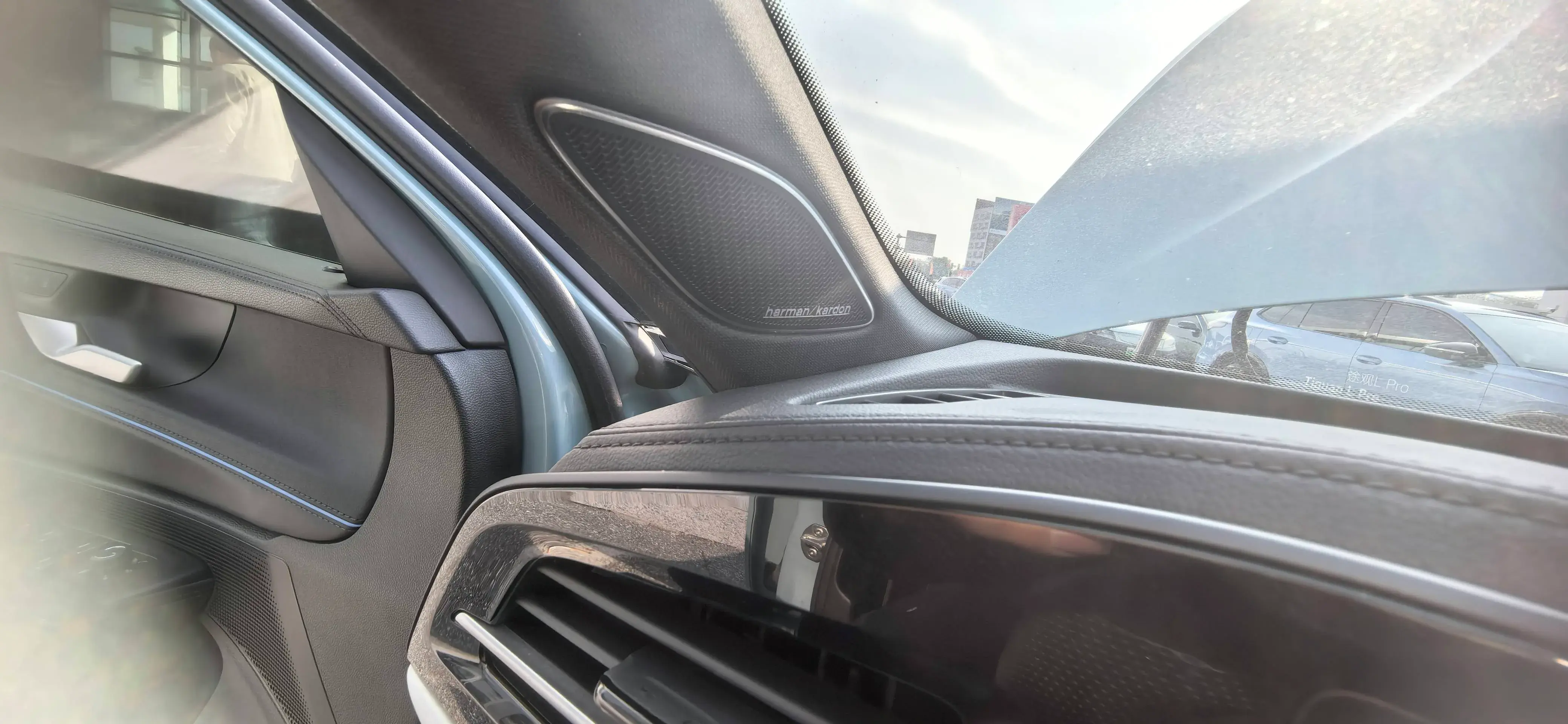 2025 VOLKSWAGEN PASSAT thumbnail 4