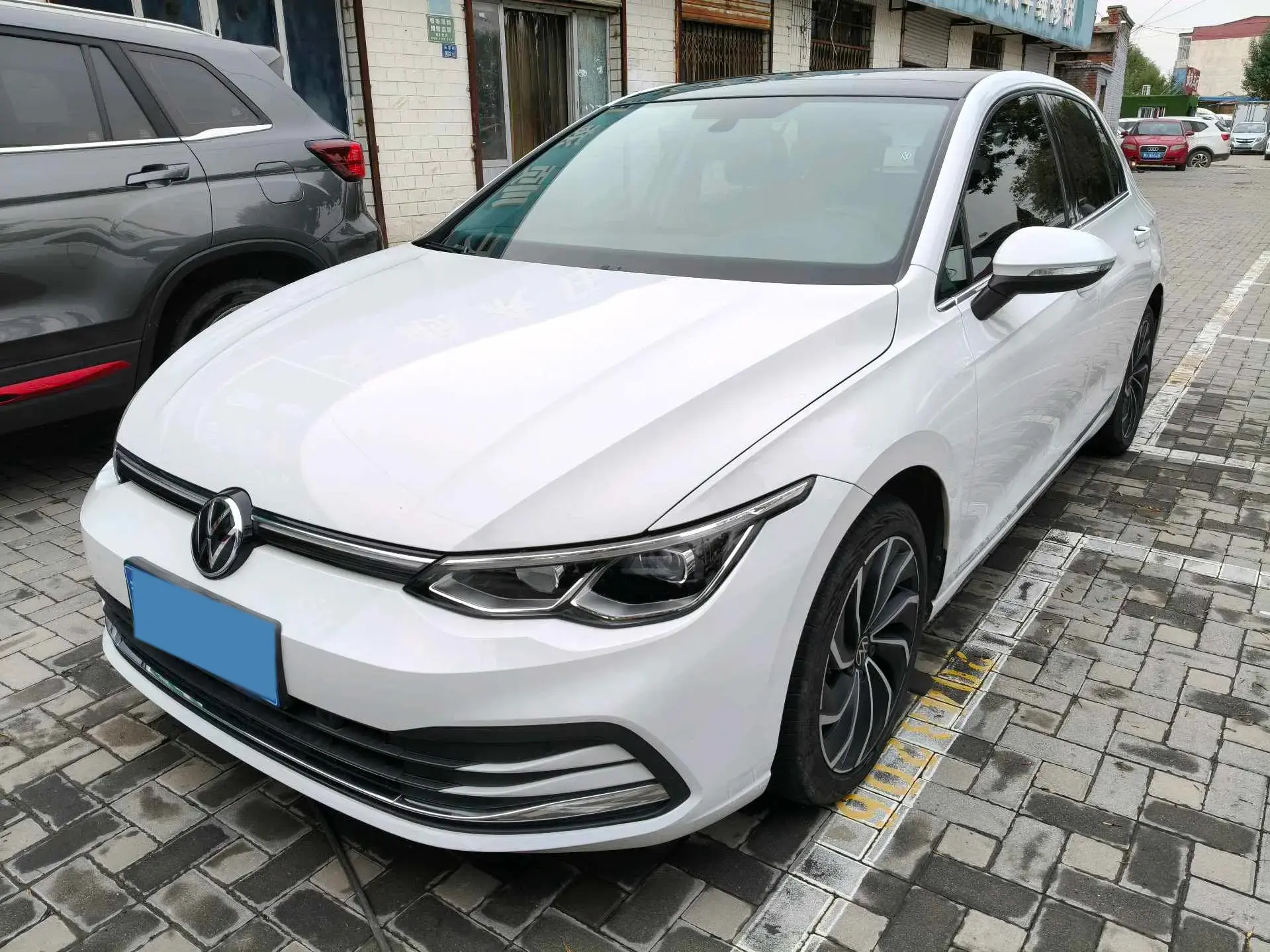2021 VOLKSWAGEN GOLF view 1