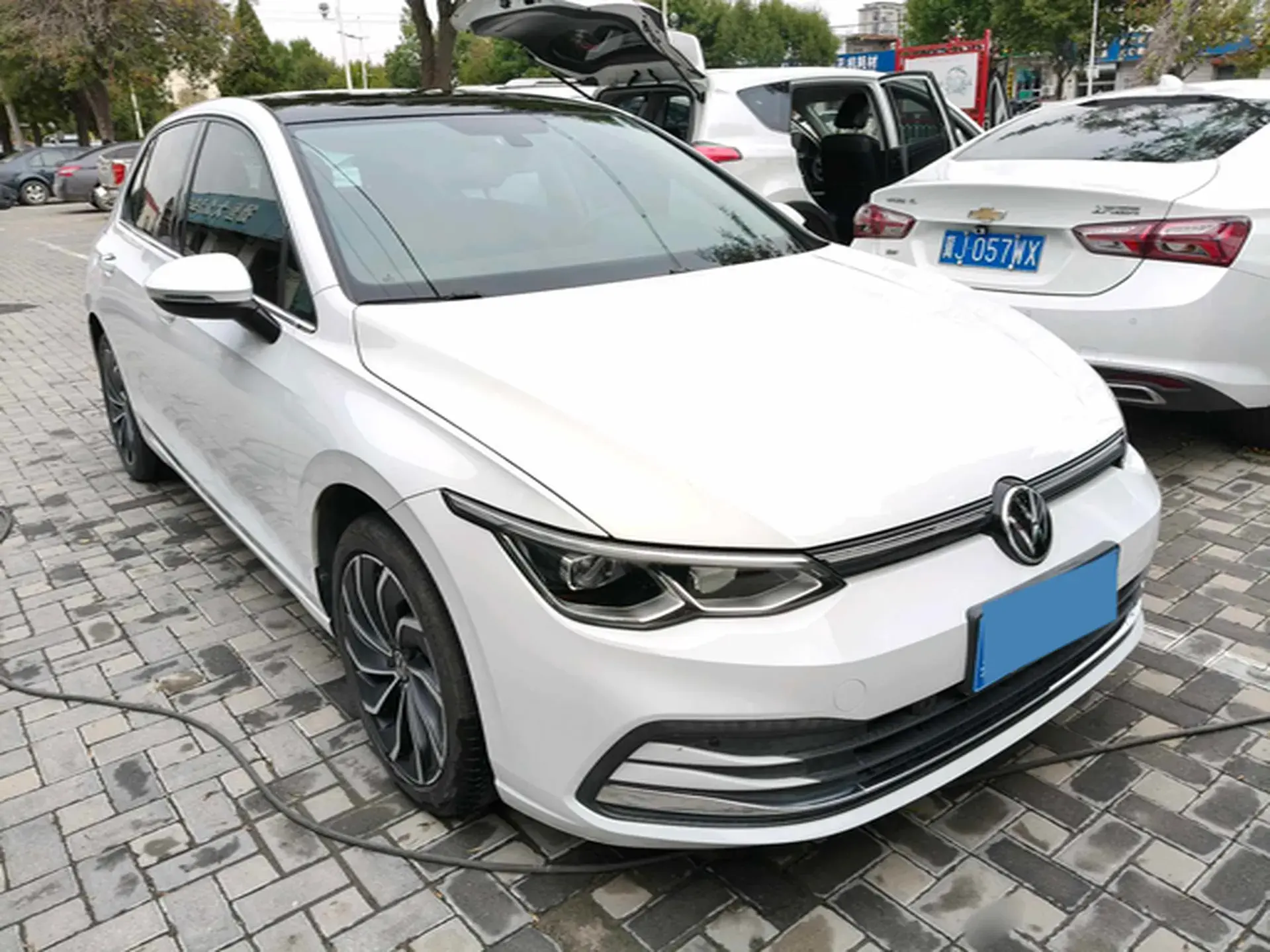 2021 VOLKSWAGEN GOLF thumbnail 2