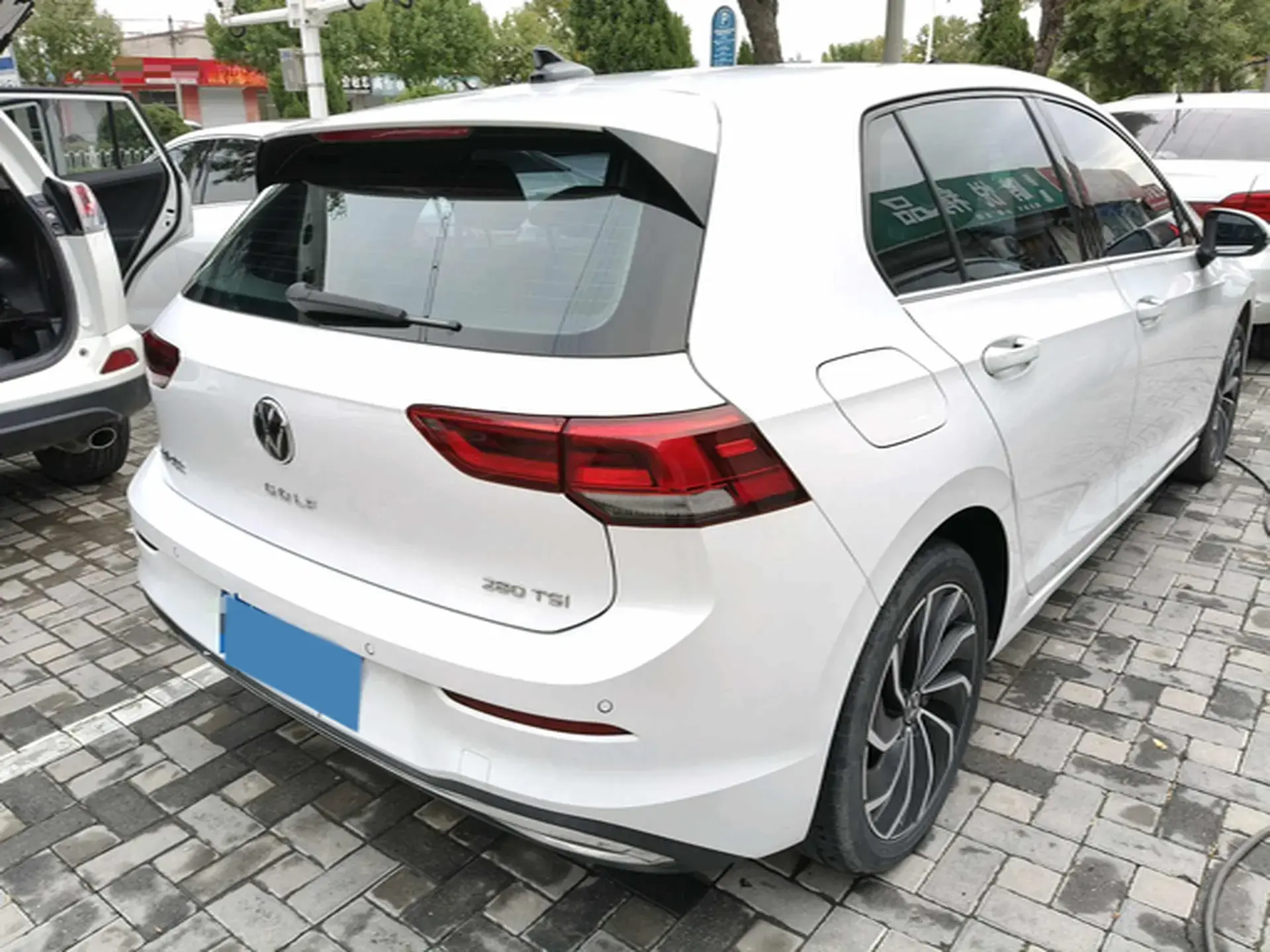 2021 VOLKSWAGEN GOLF thumbnail 3