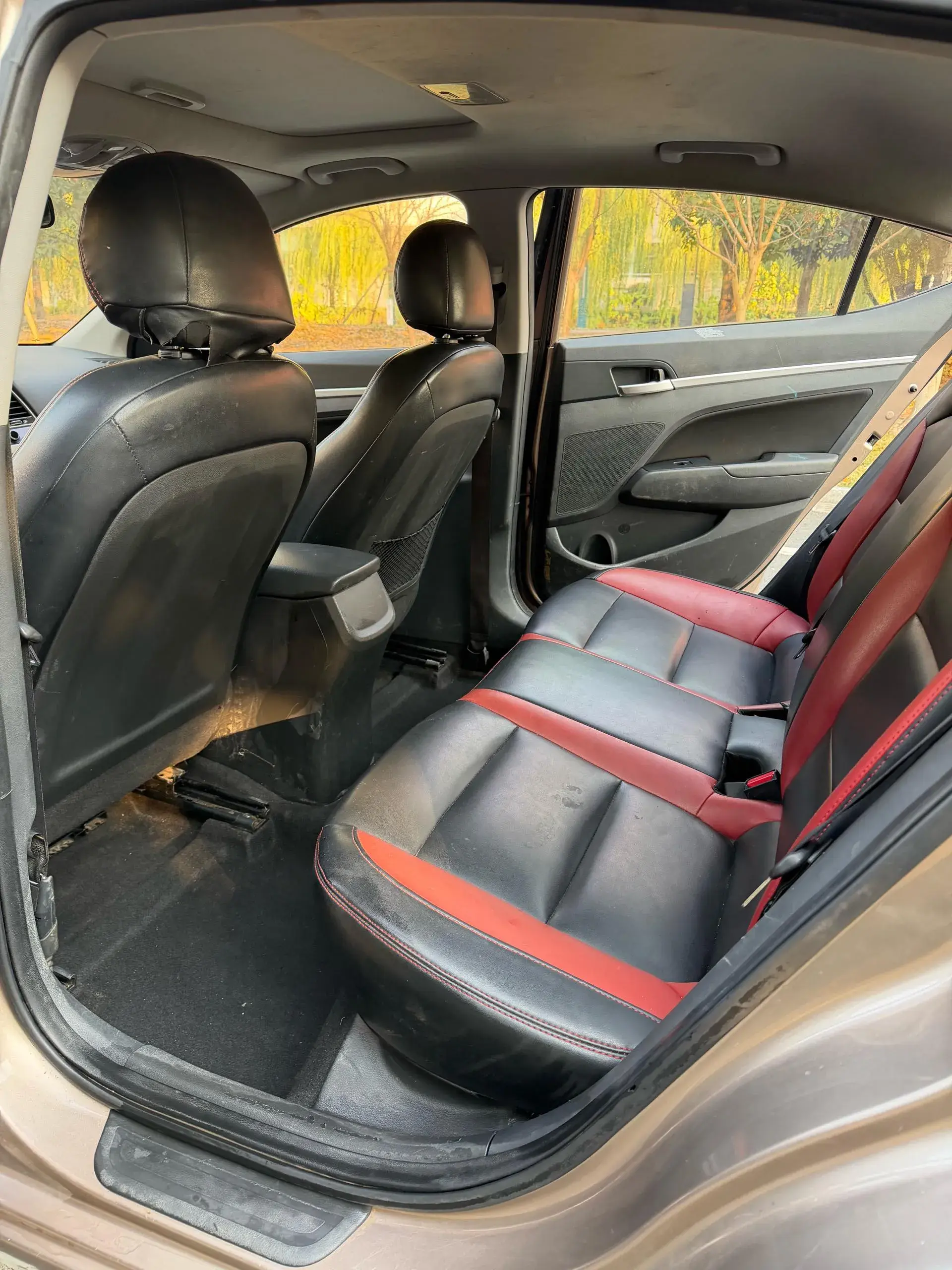 2016 HYUNDAI ELANTRA thumbnail 4