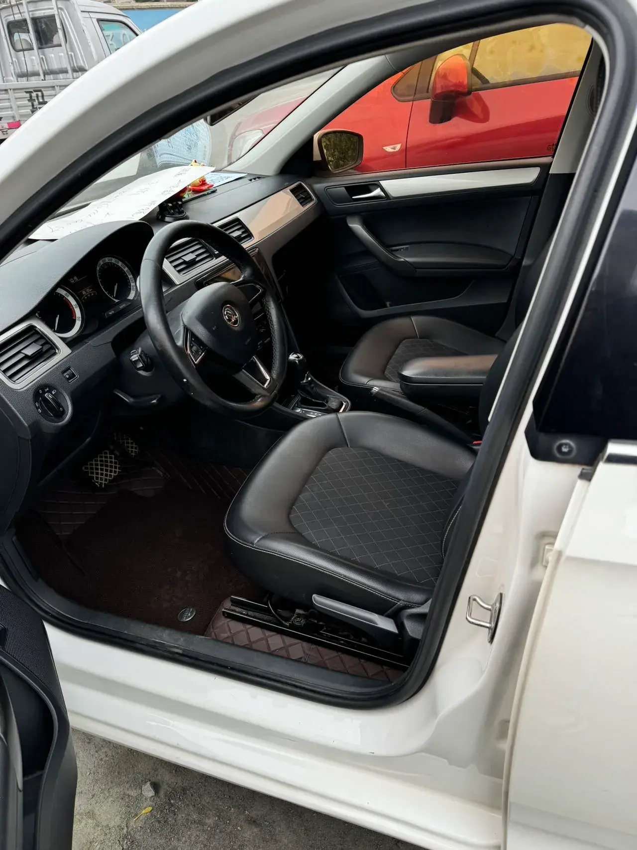 2018 SKODA RAPID thumbnail 3