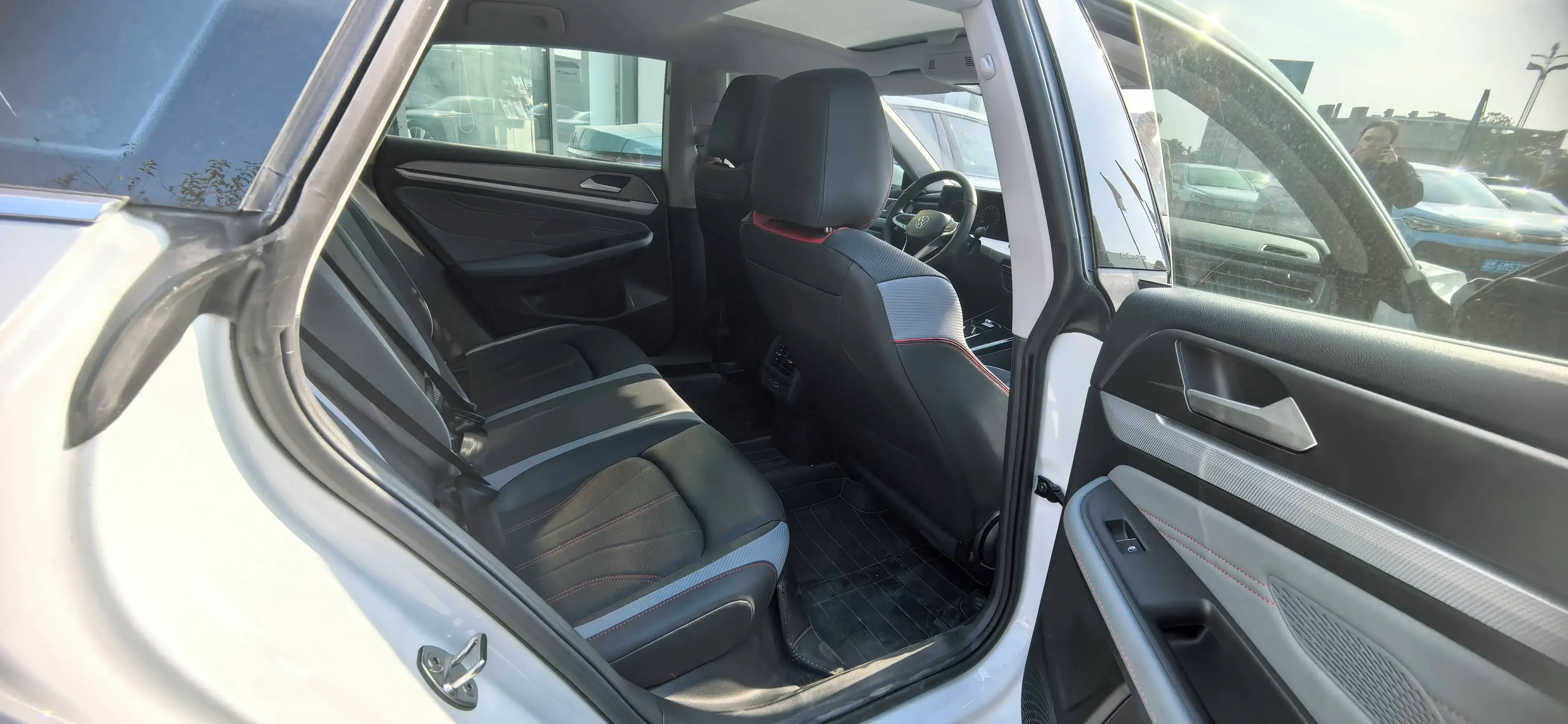 2025 VOLKSWAGEN LAMANDO thumbnail 3