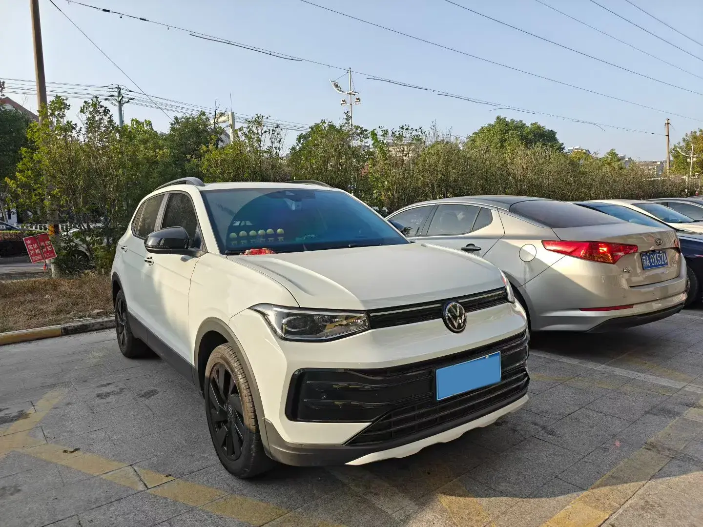 2023 VOLKSWAGEN THARU thumbnail 3