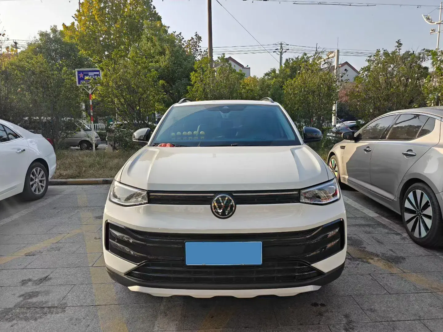 2023 VOLKSWAGEN THARU thumbnail 2