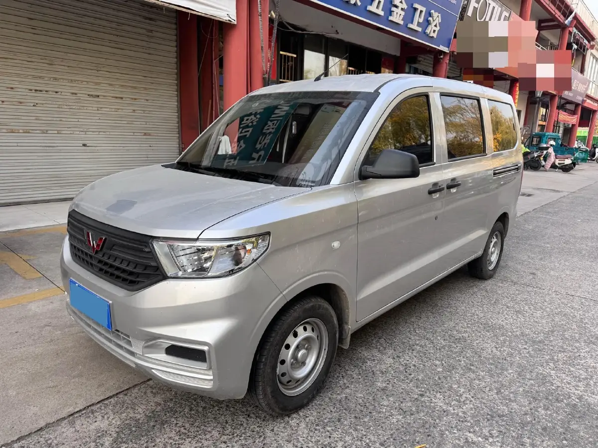 2022 WuLing HongGuang V 1.5L 99HP L4 6MT
