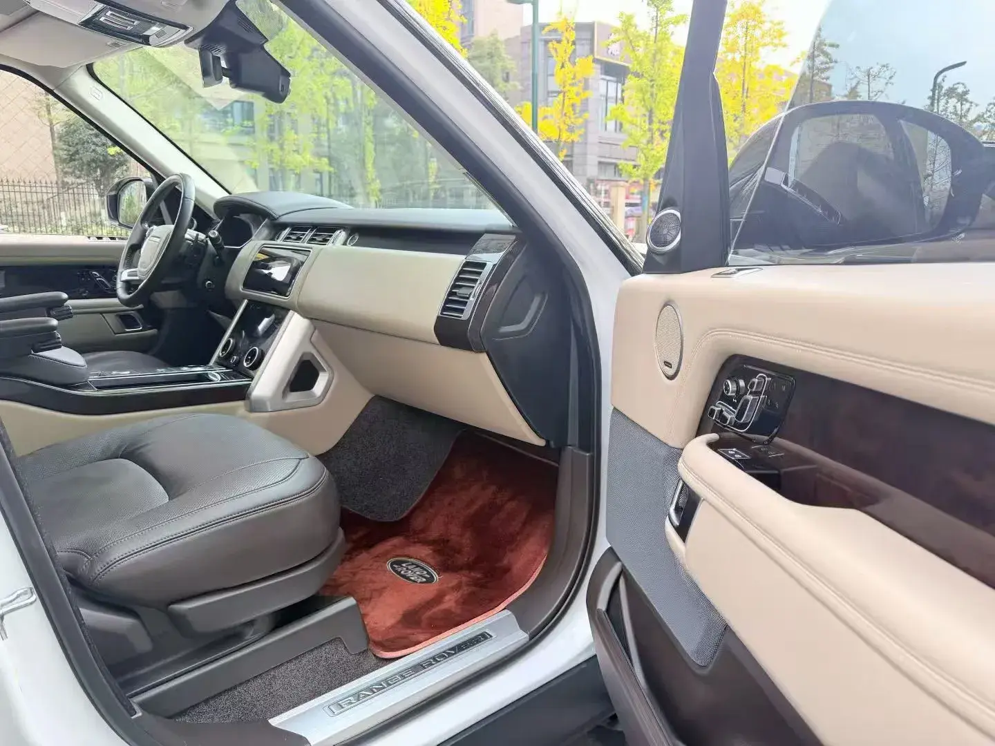 2021 LAND ROVER thumbnail 3