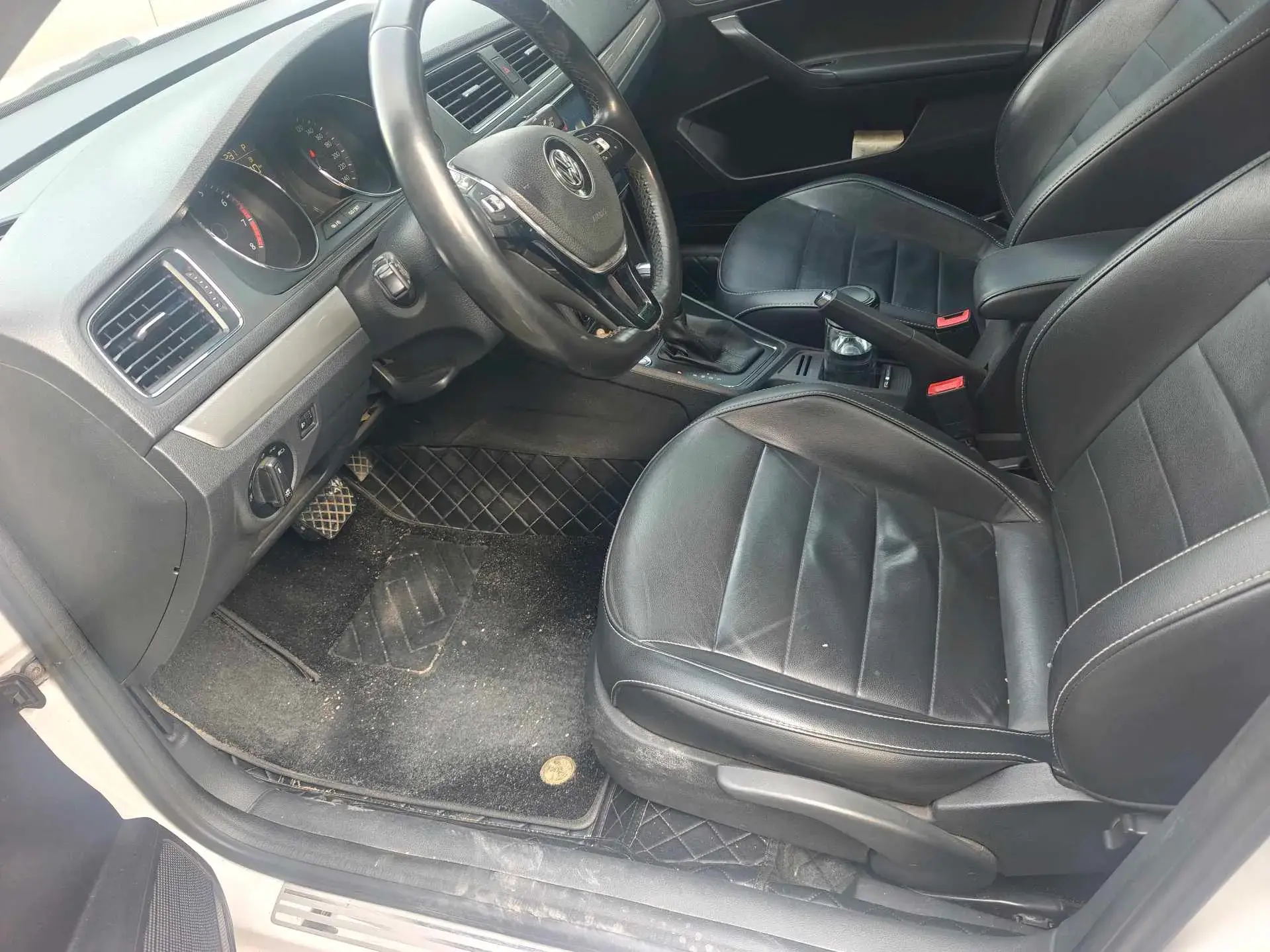 2017 VOLKSWAGEN LAVIDA thumbnail 4