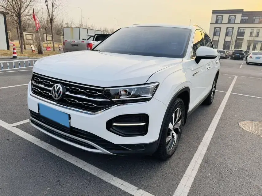 2021 VOLKSWAGEN TAYRON view 1