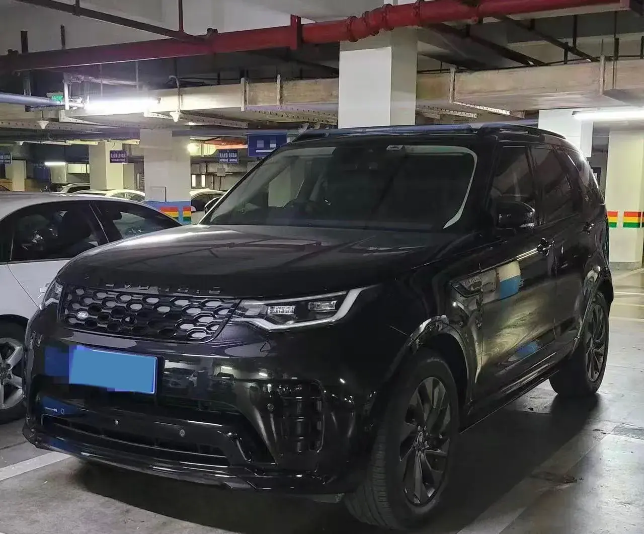 2023 LAND ROVER view 1