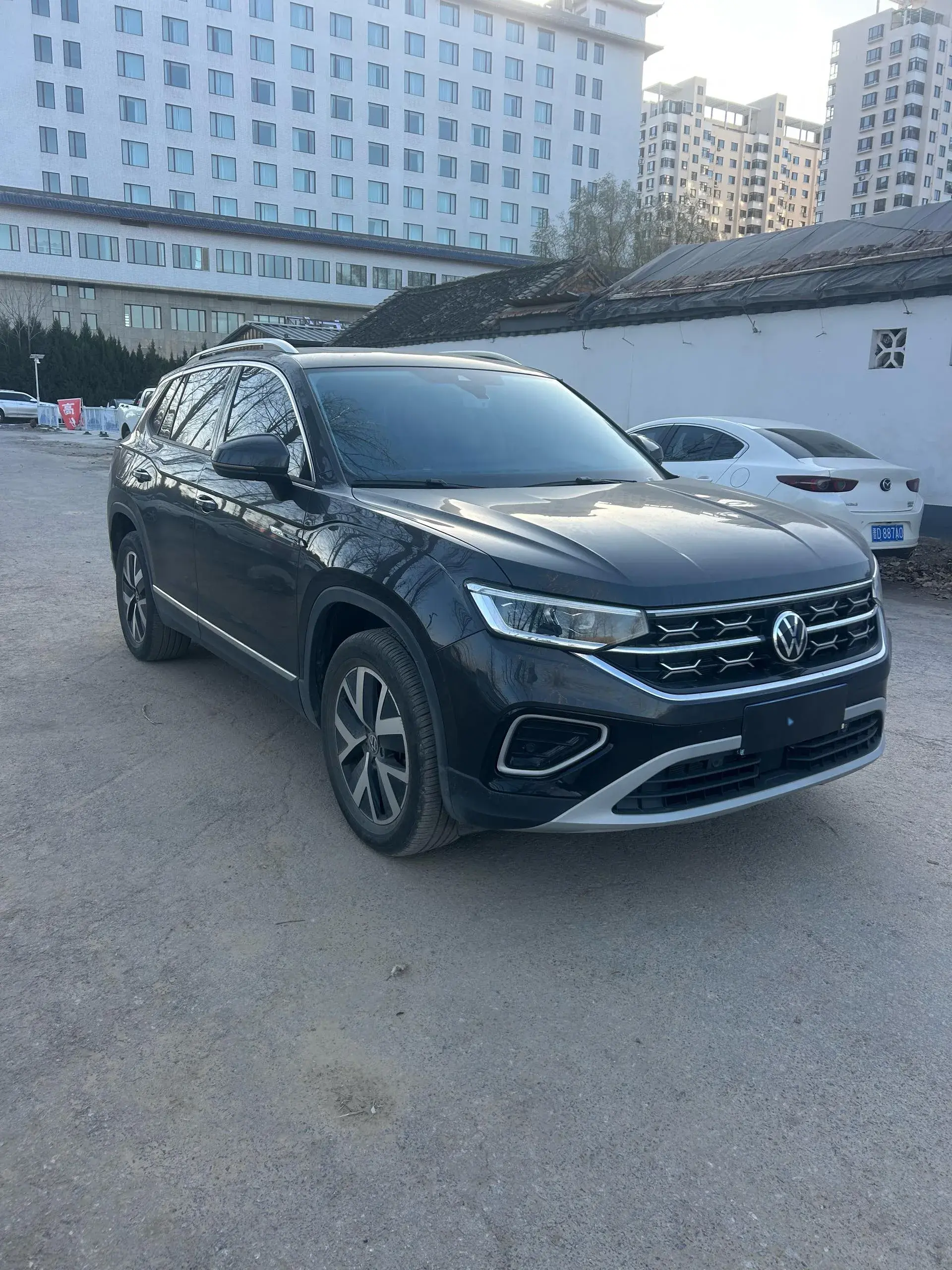 2024 VOLKSWAGEN TAYRON thumbnail 4