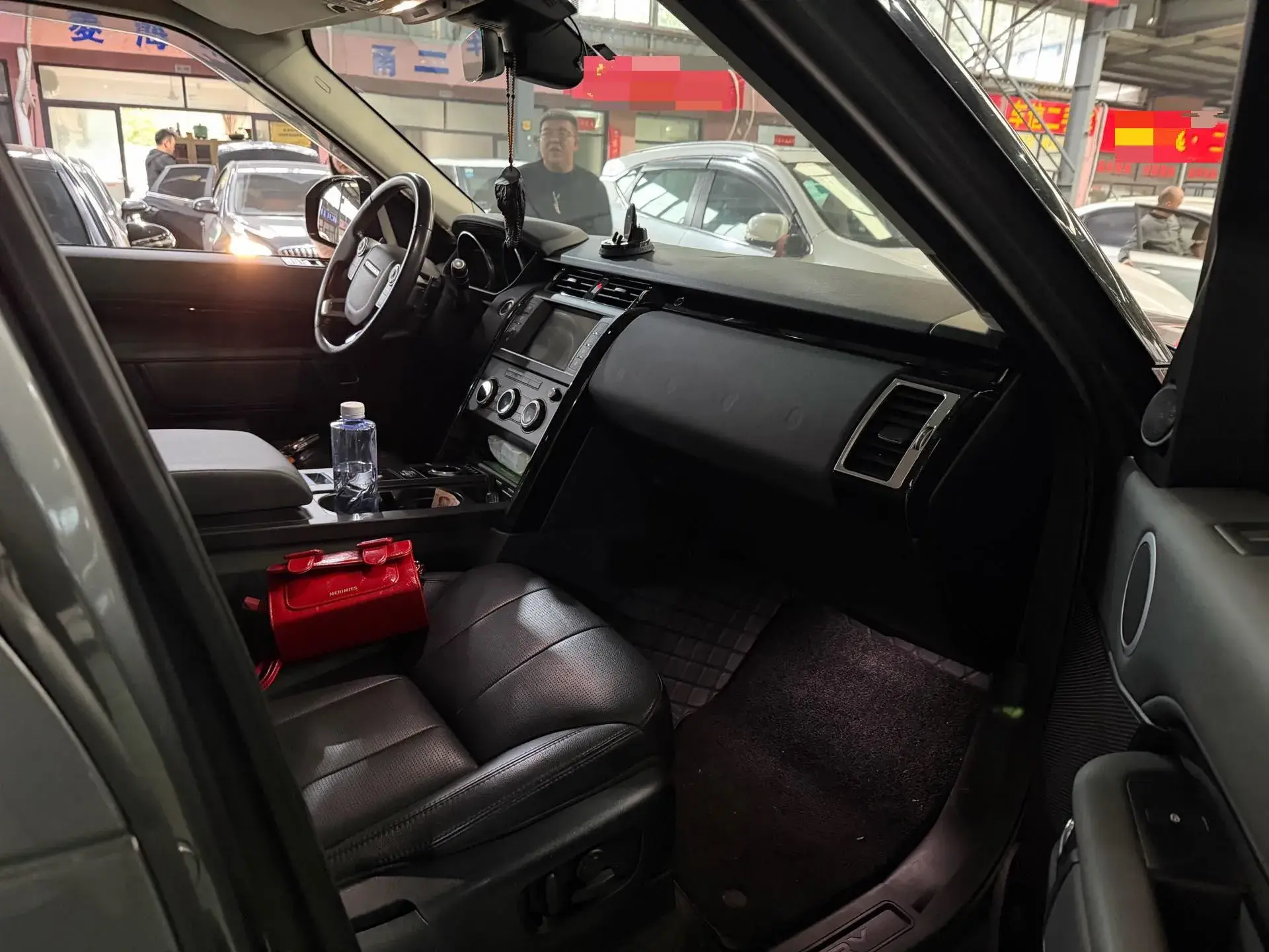 2017 LAND ROVER thumbnail 4