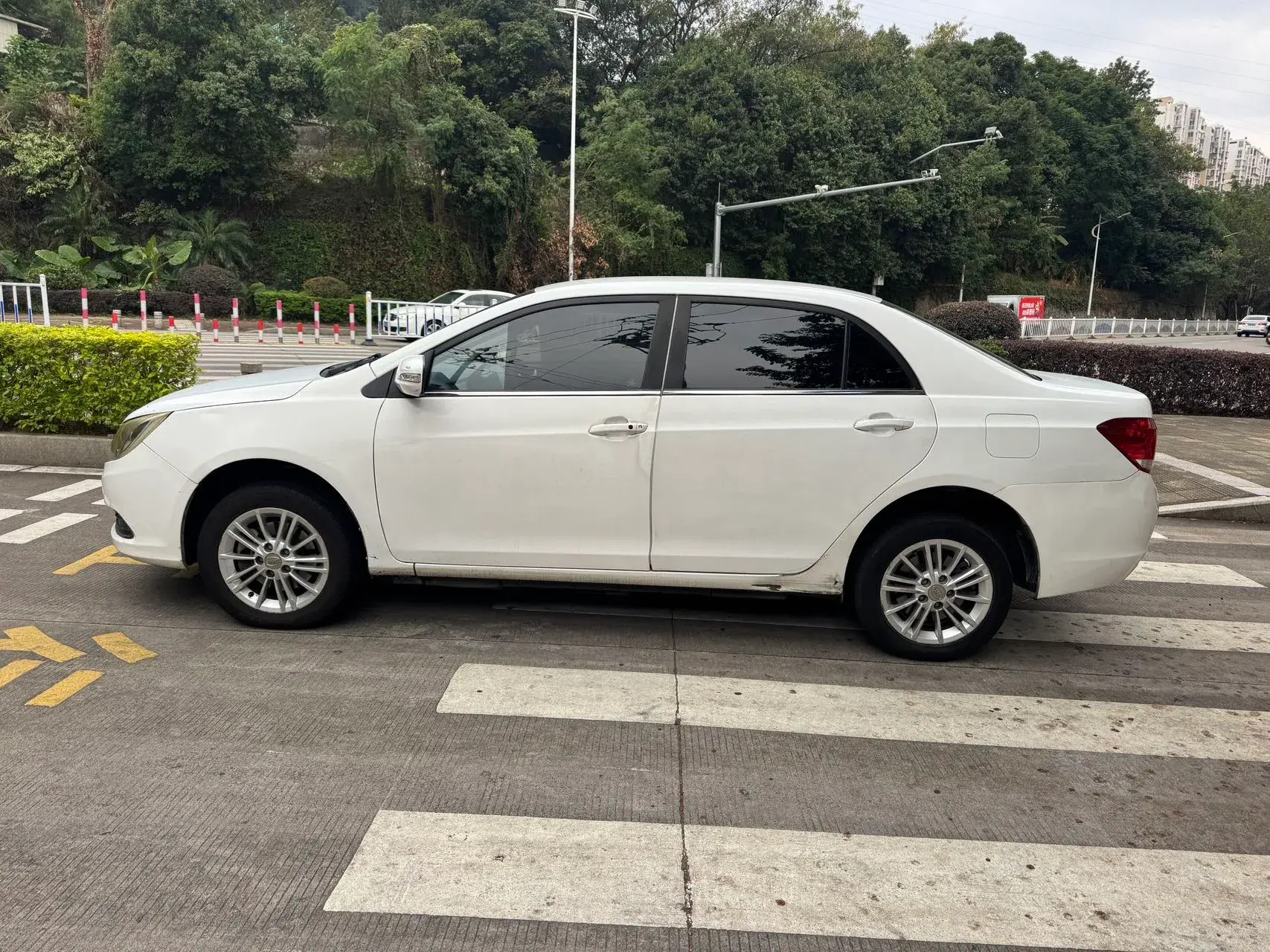 2018 BYD E5 thumbnail 3