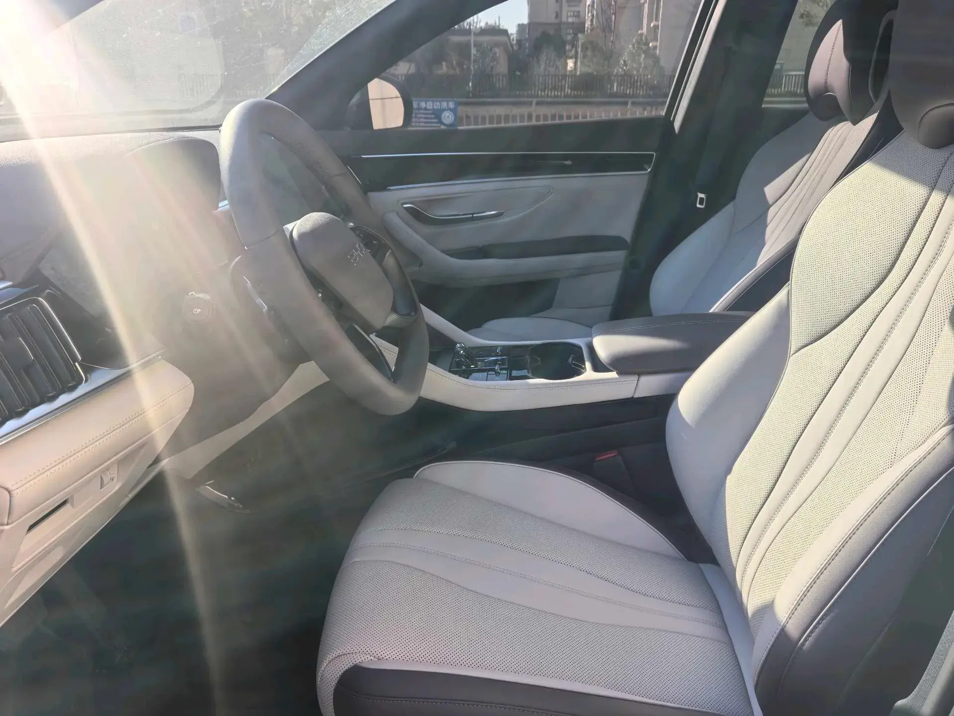 2025 BYD SONG thumbnail 3