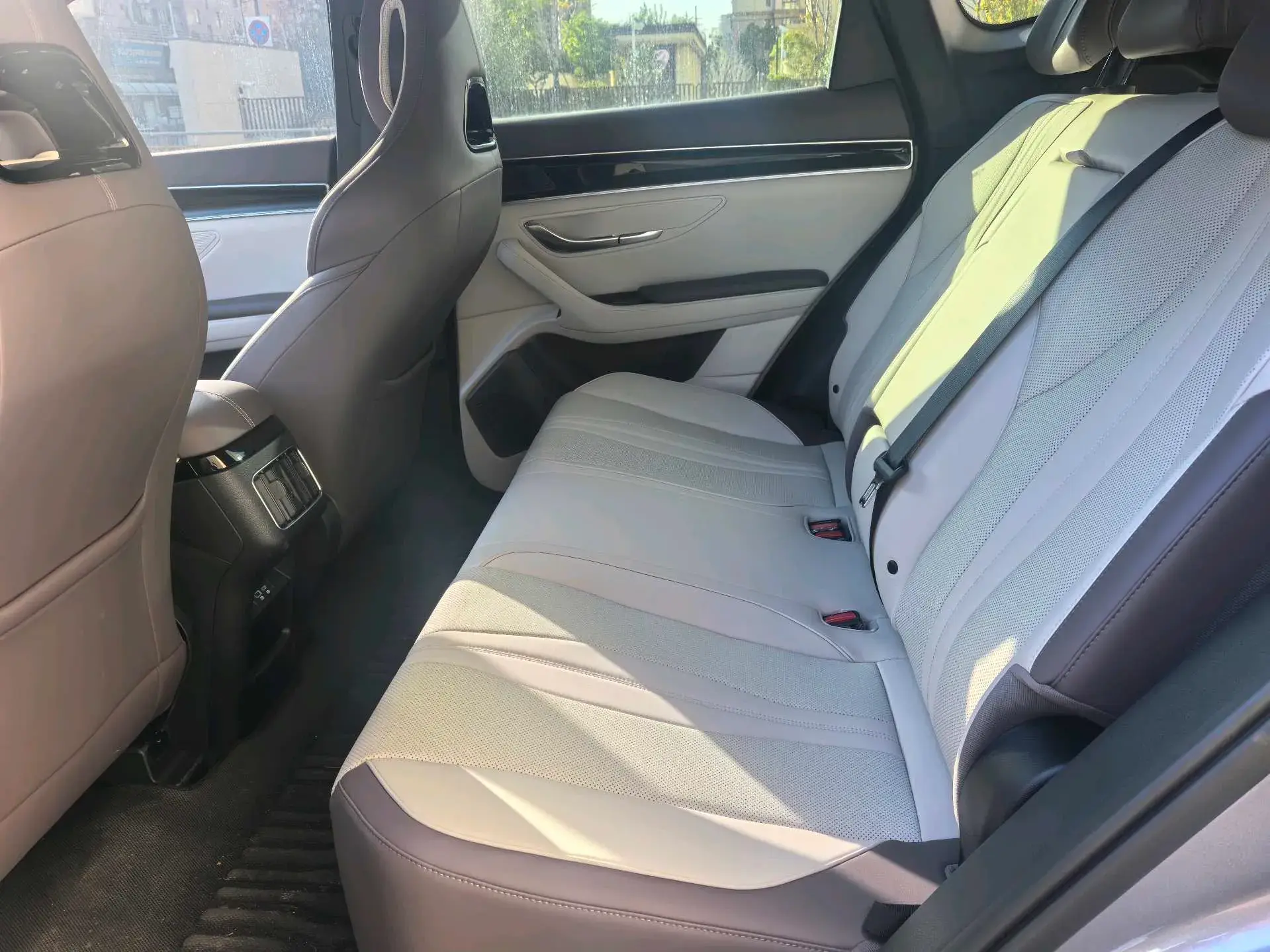 2025 BYD SONG thumbnail 4