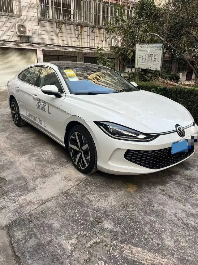 2025 VOLKSWAGEN LAMANDO thumbnail 2