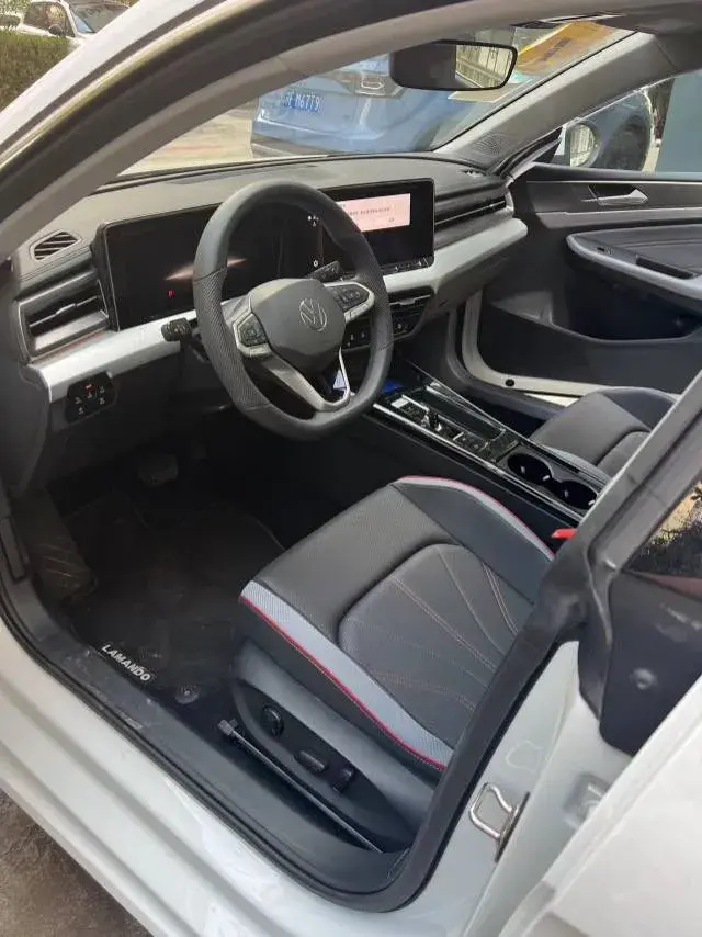 2025 VOLKSWAGEN LAMANDO thumbnail 3