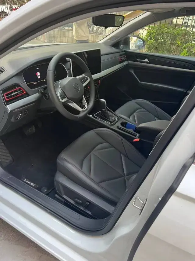 2024 VOLKSWAGEN LAVIDA thumbnail 3