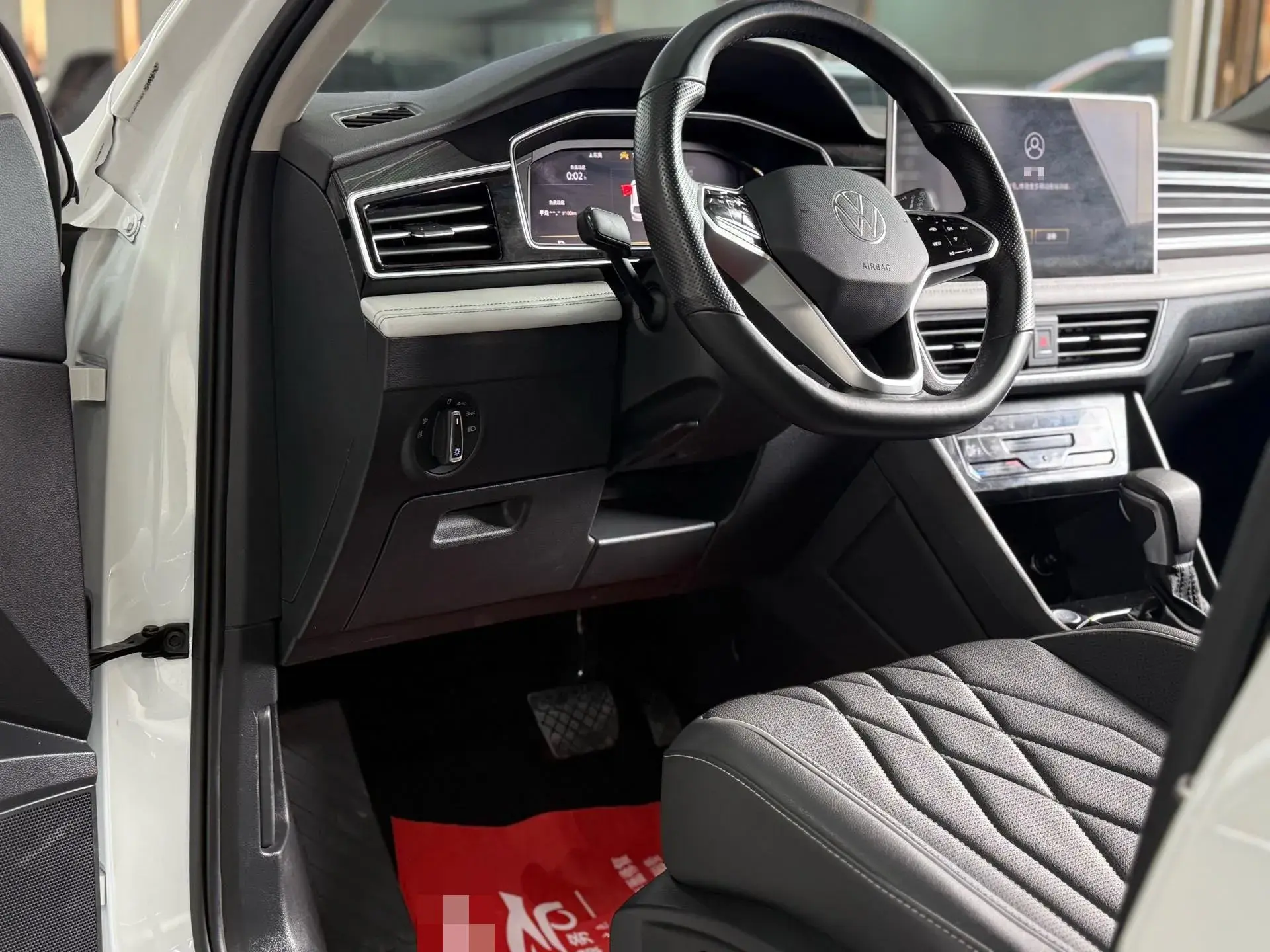 2023 VOLKSWAGEN TIGUAN thumbnail 4