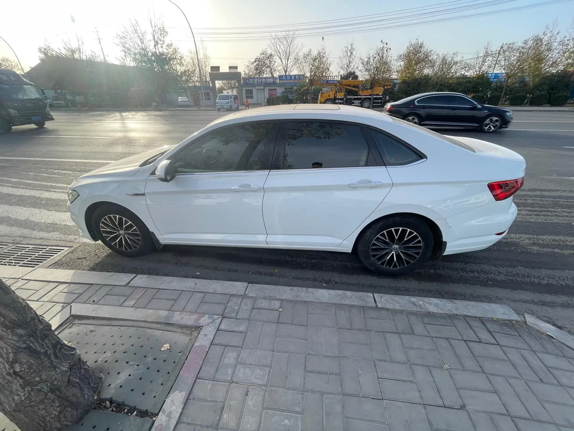 2020 VOLKSWAGEN SAGITAR thumbnail 2