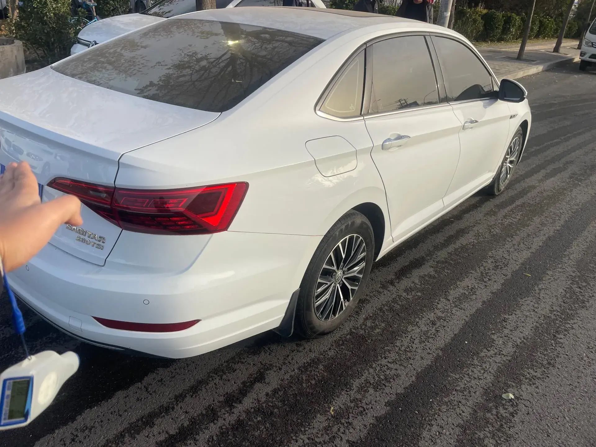 2020 VOLKSWAGEN SAGITAR thumbnail 3