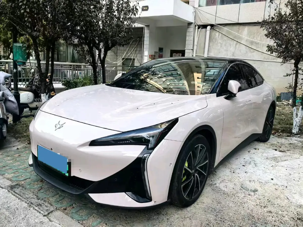 2024 ARCFOX αS5 BEV 65KWH